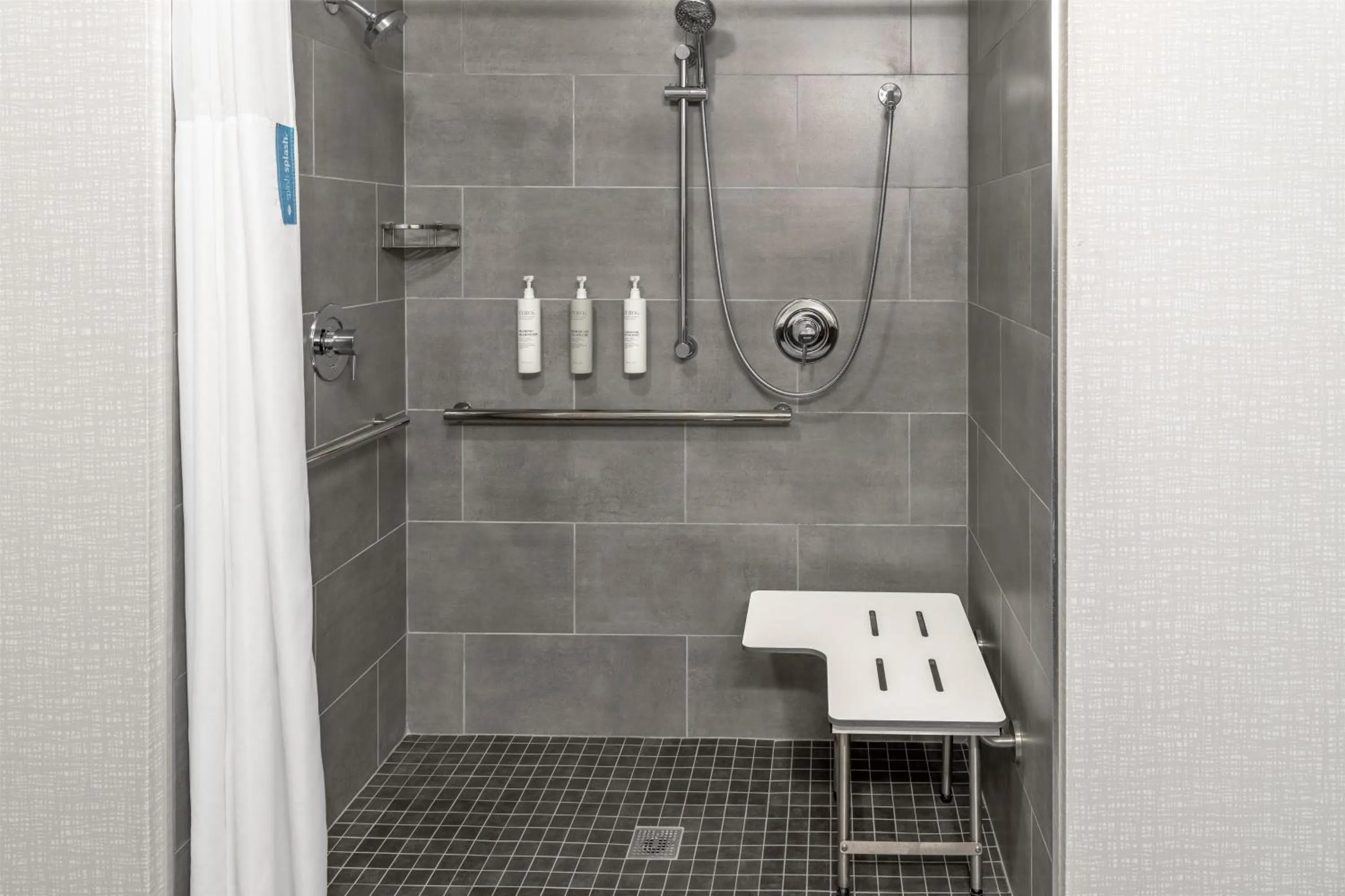 Bathroom in Hampton Inn & Suites Tacoma/Puyallup