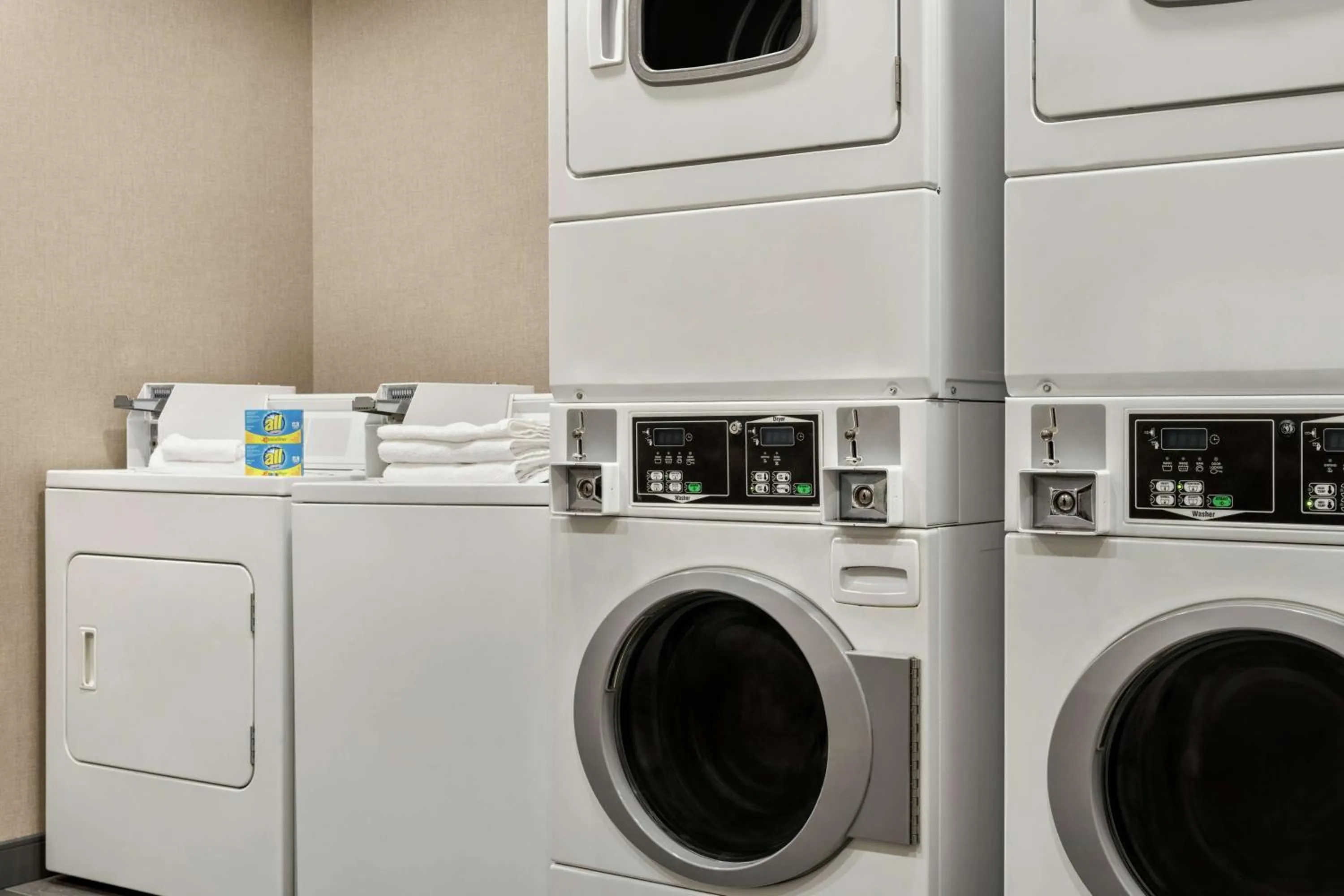 Property building in Hampton Inn & Suites Tacoma/Puyallup