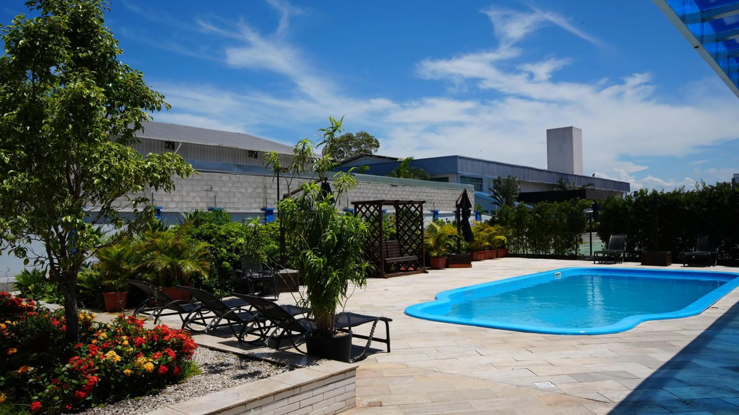 Swimming pool in Favorita Golden Hotel e Eventos