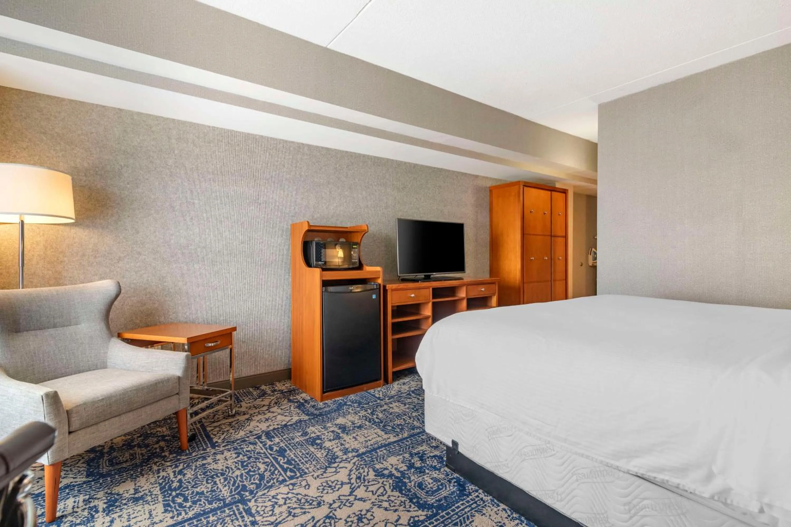 Bed in Bangor Aviator Hotel BW Premier Collection