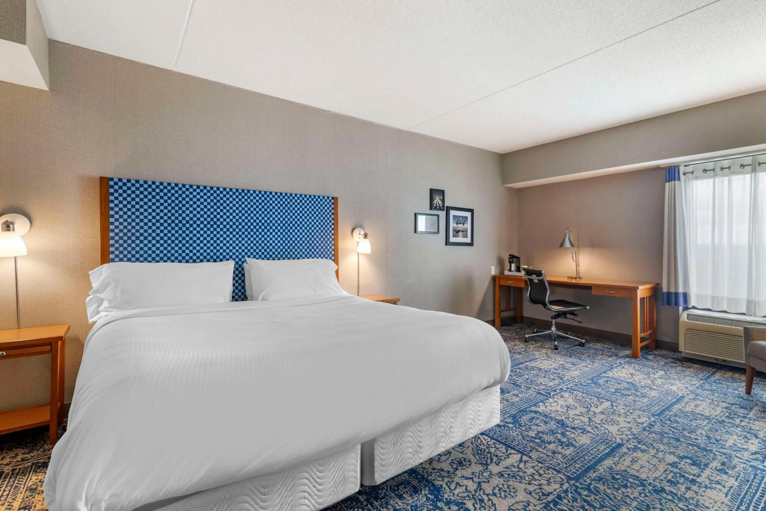 Bed in Bangor Aviator Hotel BW Premier Collection