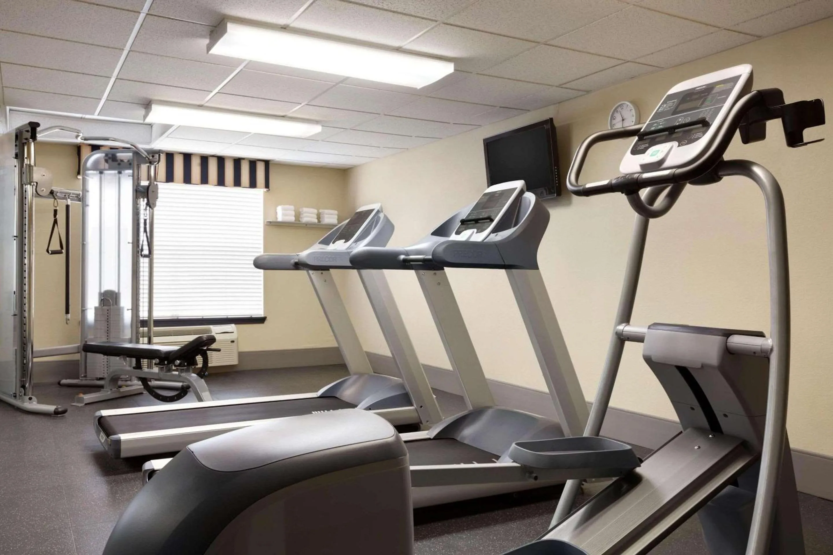 Fitness centre/facilities in Country Inn & Suites by Radisson, Kingsland, GA