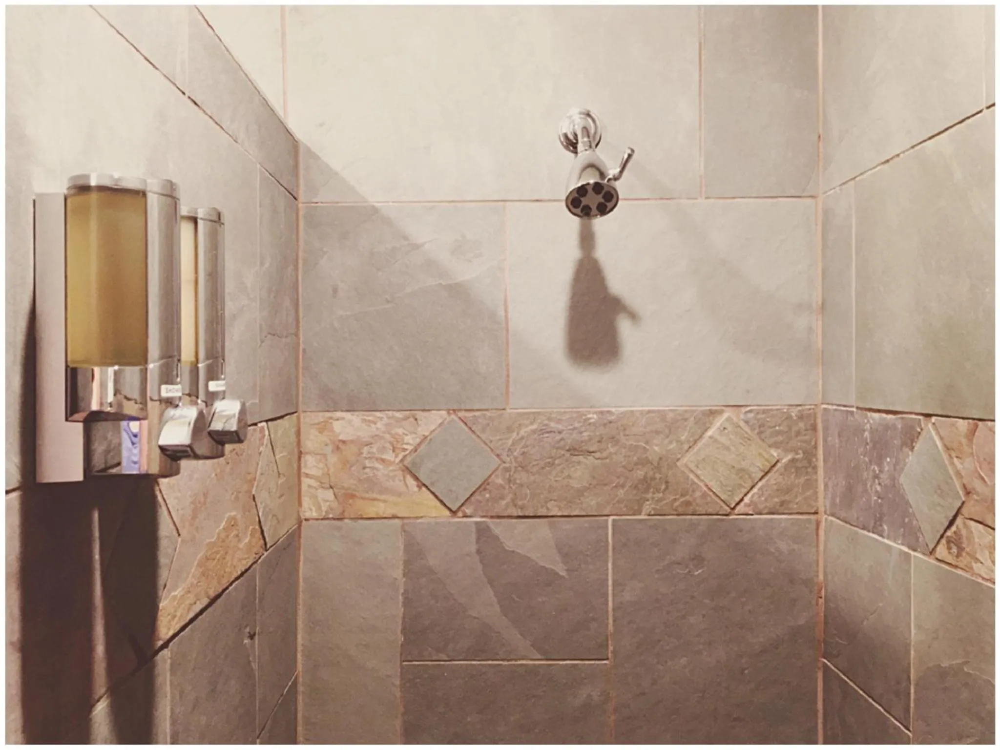 Shower in Harbour Inn