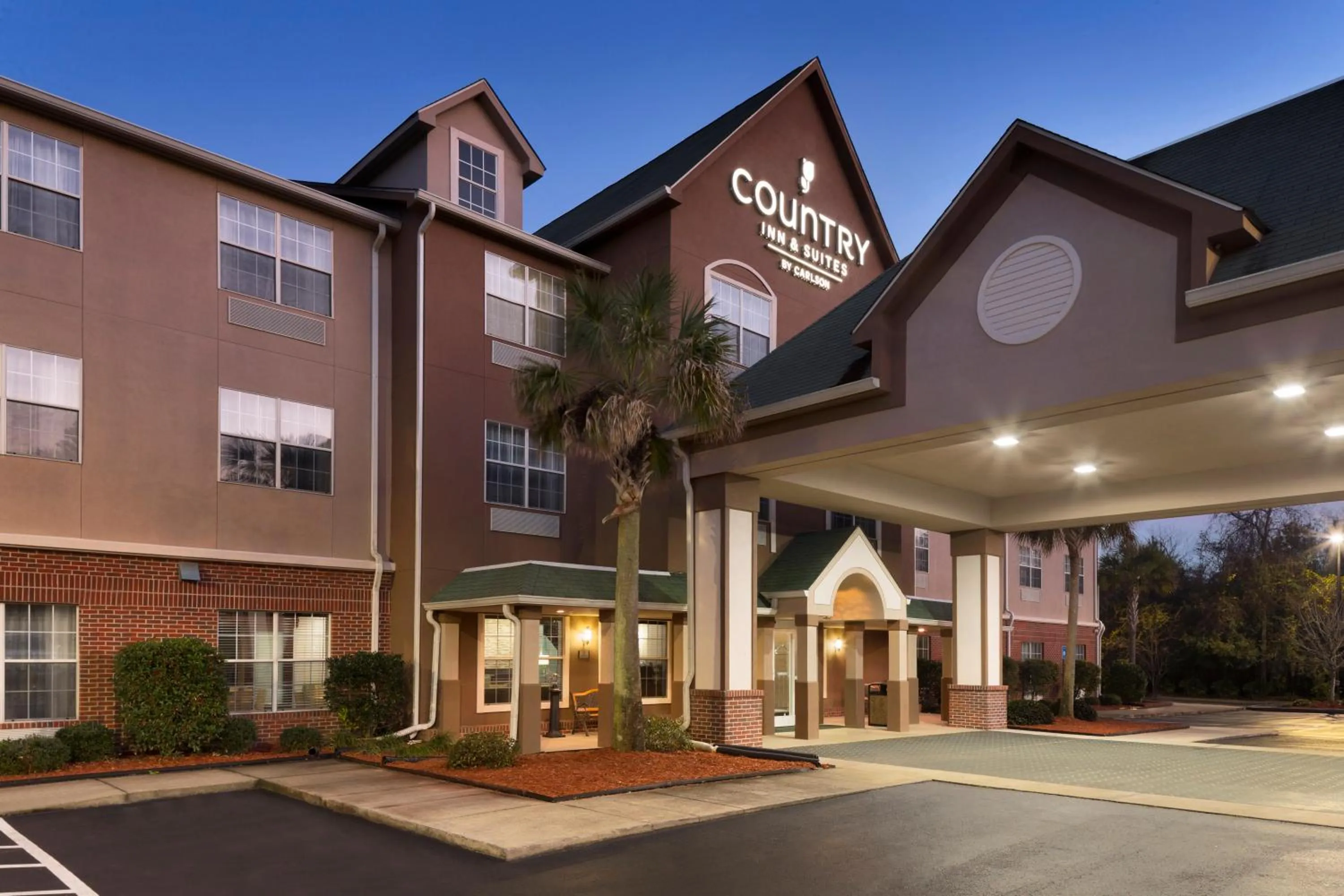 Property building in Country Inn & Suites by Radisson, Brunswick I-95, GA
