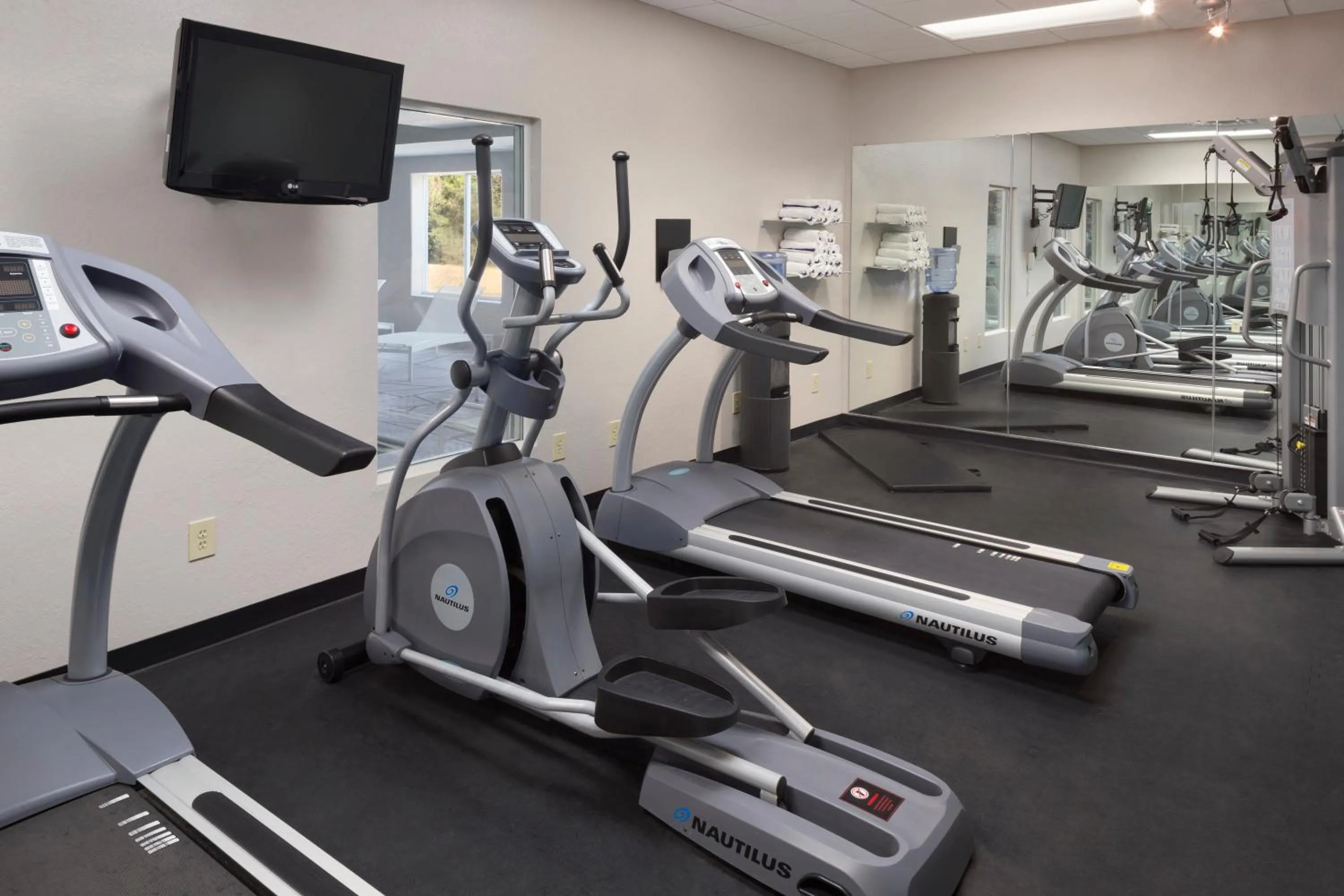 Fitness centre/facilities in Country Inn & Suites by Radisson, Brunswick I-95, GA