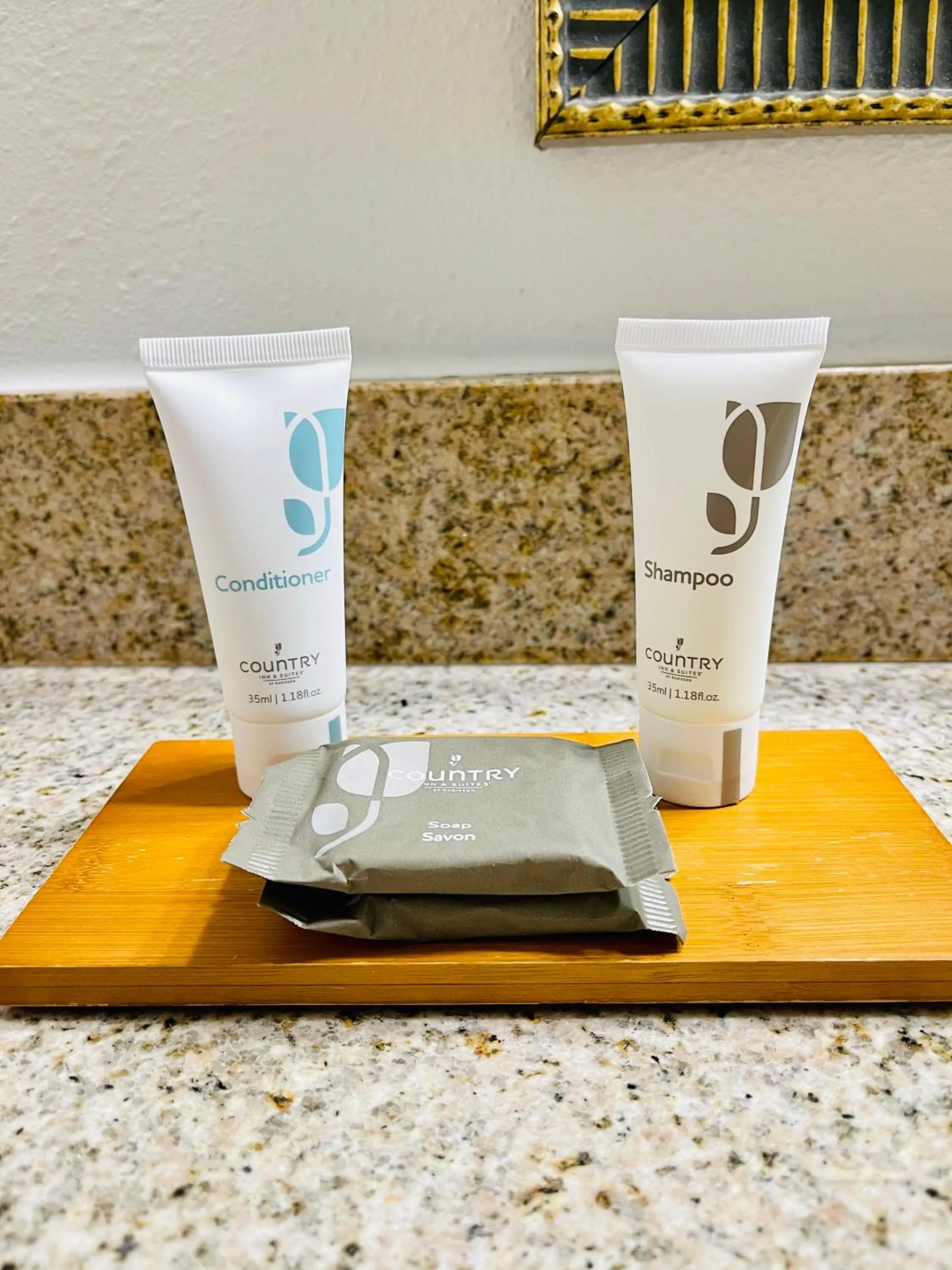 Bathroom in Country Inn & Suites by Radisson, Brunswick I-95, GA