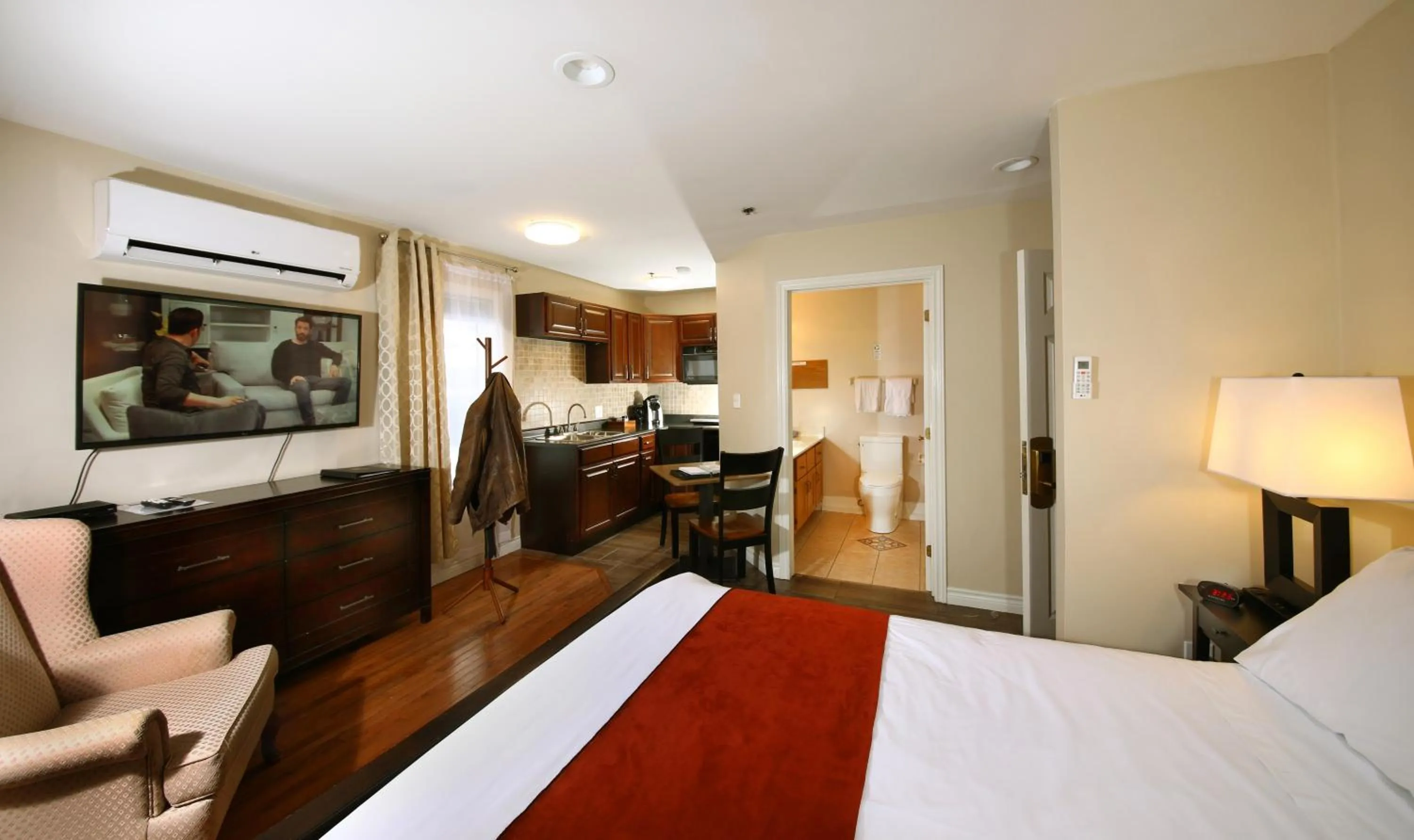 Bedroom, Bed in The Harbour House