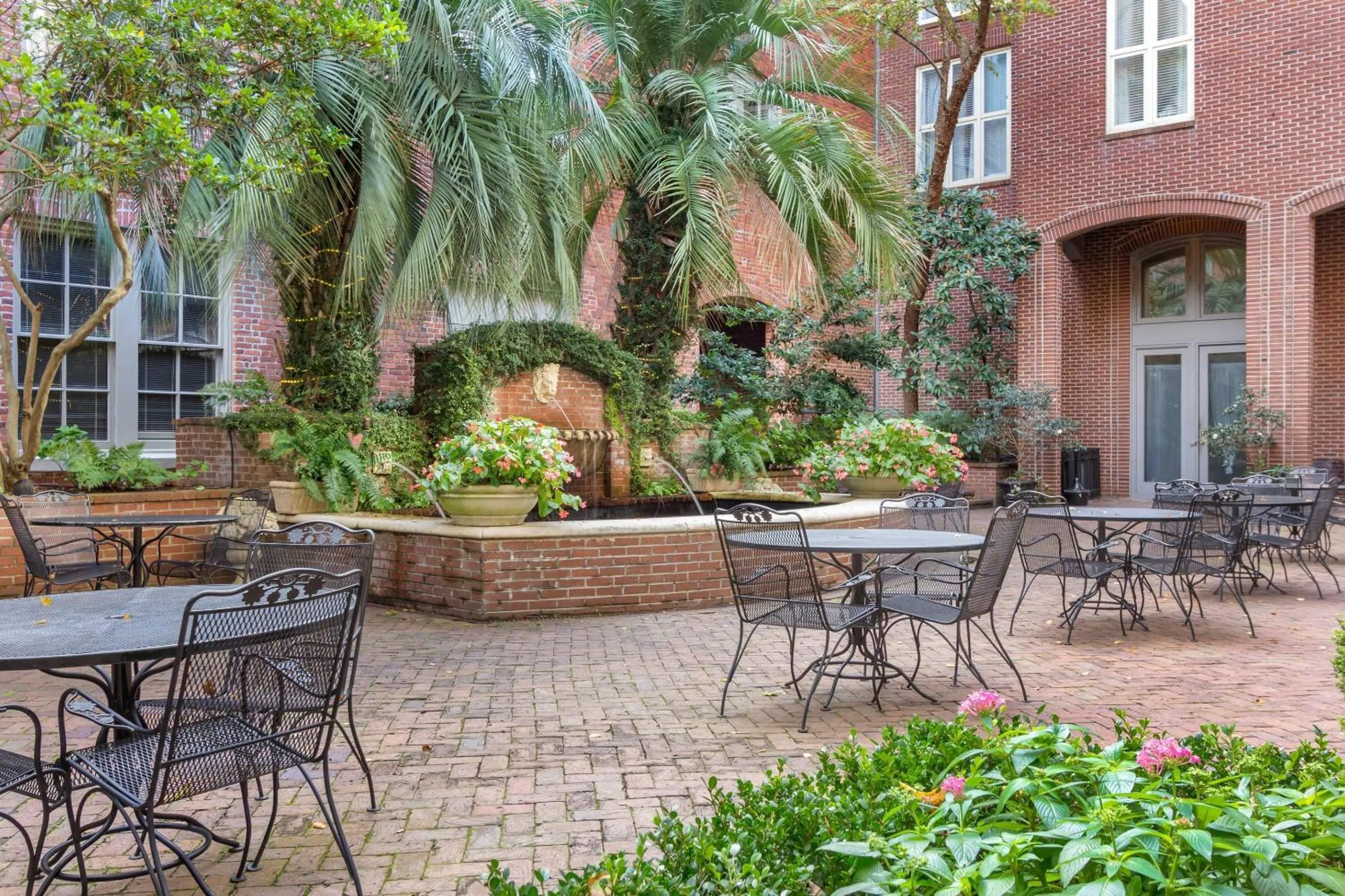 Swimming pool in Church Street Inn Historic Charleston, Ascend Collection Hotel