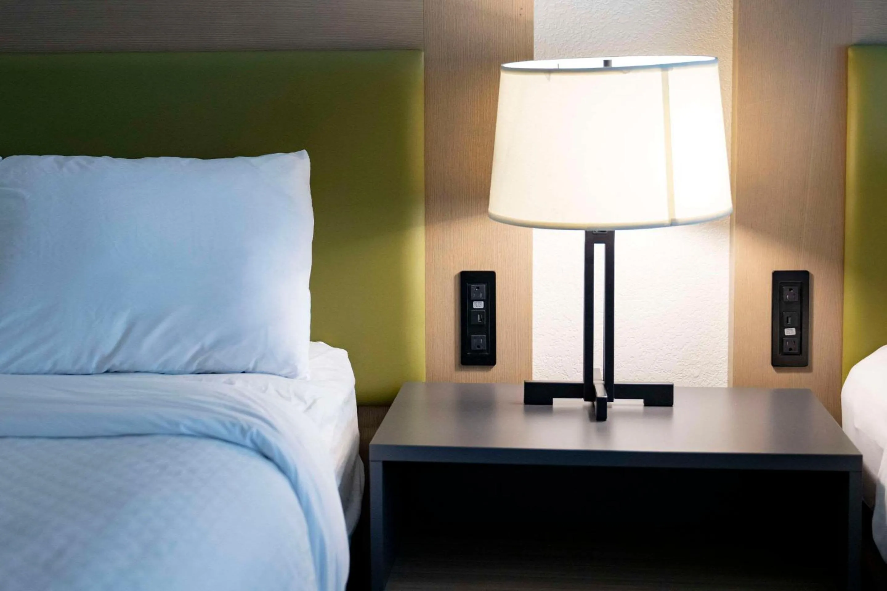 Bedroom, Bed in Country Inn & Suites by Radisson, Queensbury - Lake George , NY