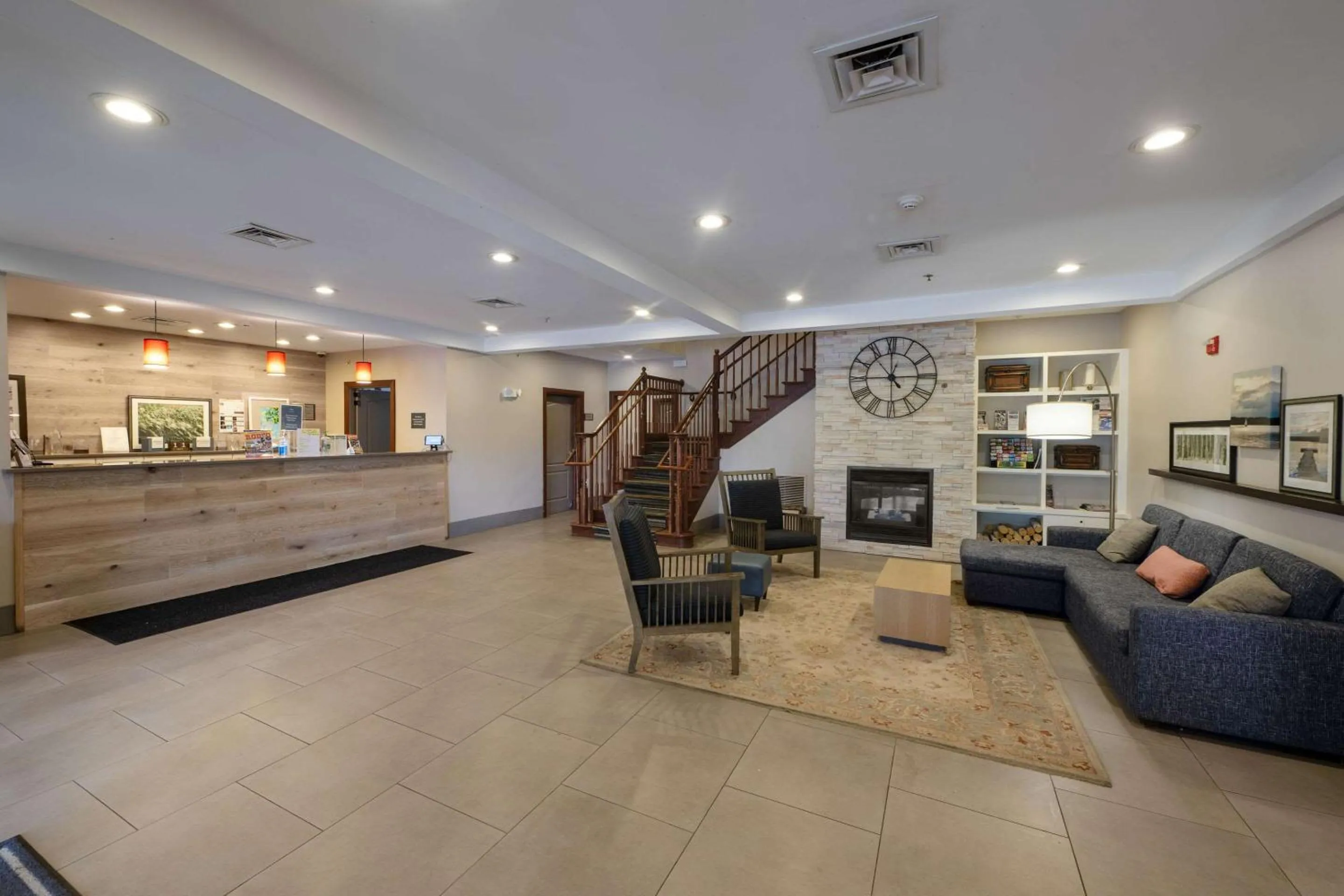 Lobby or reception in Country Inn & Suites by Radisson, Queensbury - Lake George , NY
