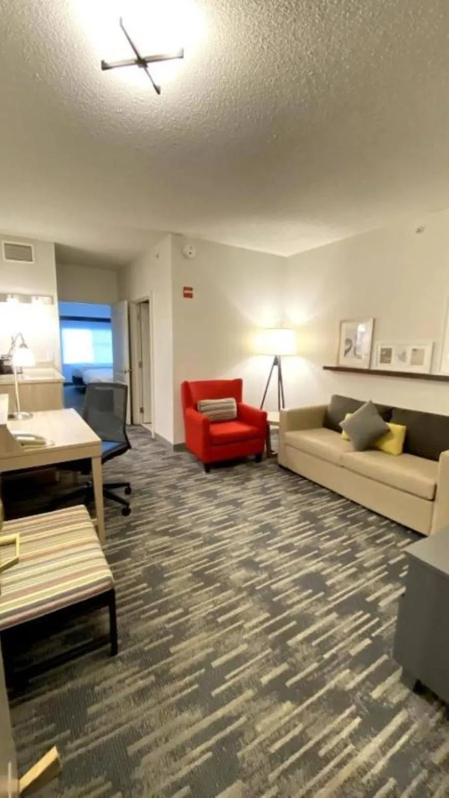Living room, Bed in Country Inn & Suites by Radisson, Queensbury - Lake George , NY
