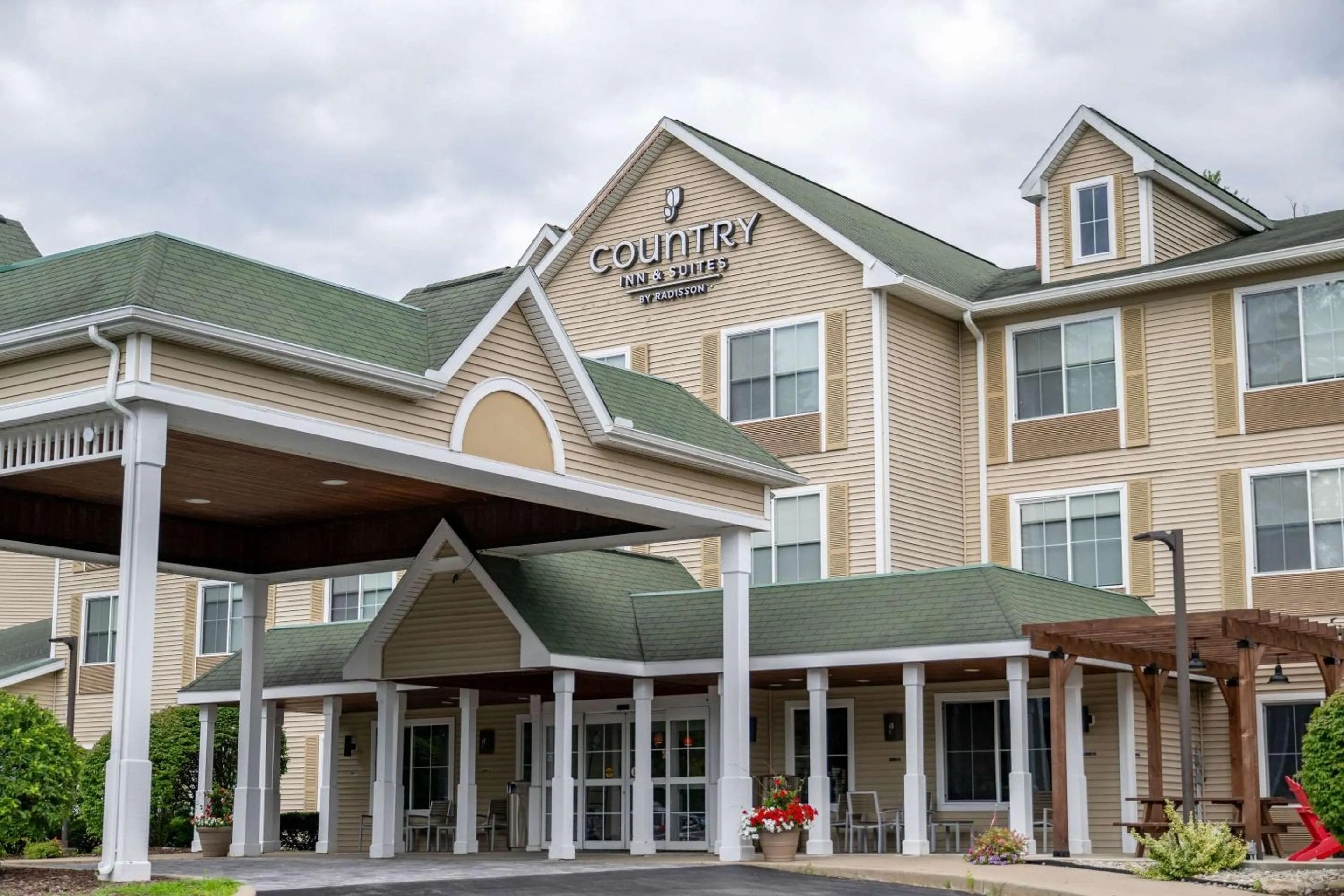 Country Inn & Suites by Radisson, Queensbury - Lake George , NY