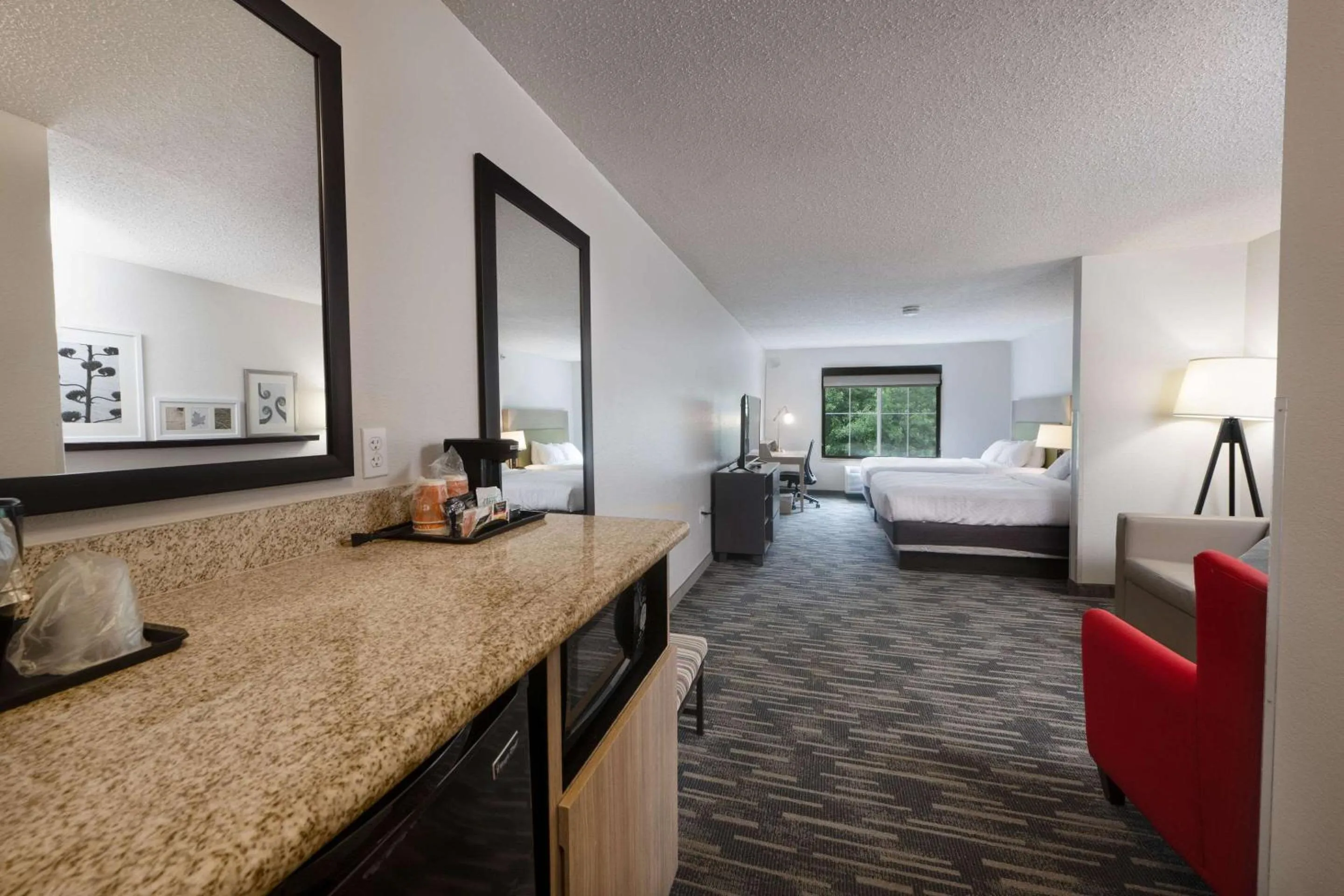 Bedroom, Bed in Country Inn & Suites by Radisson, Queensbury - Lake George , NY