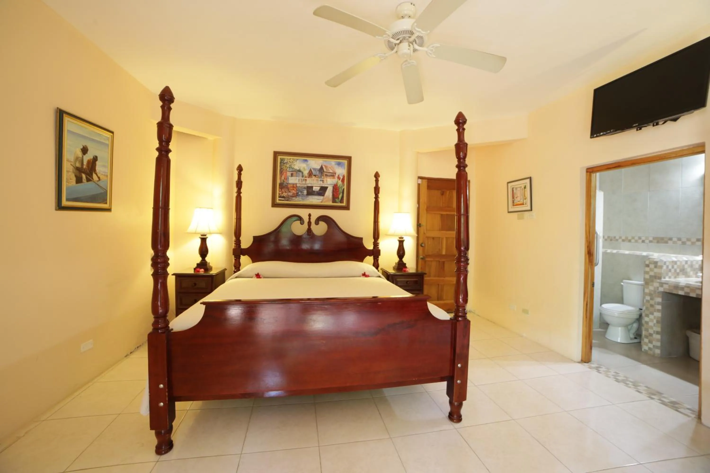 Photo of the whole room in Negril Palms