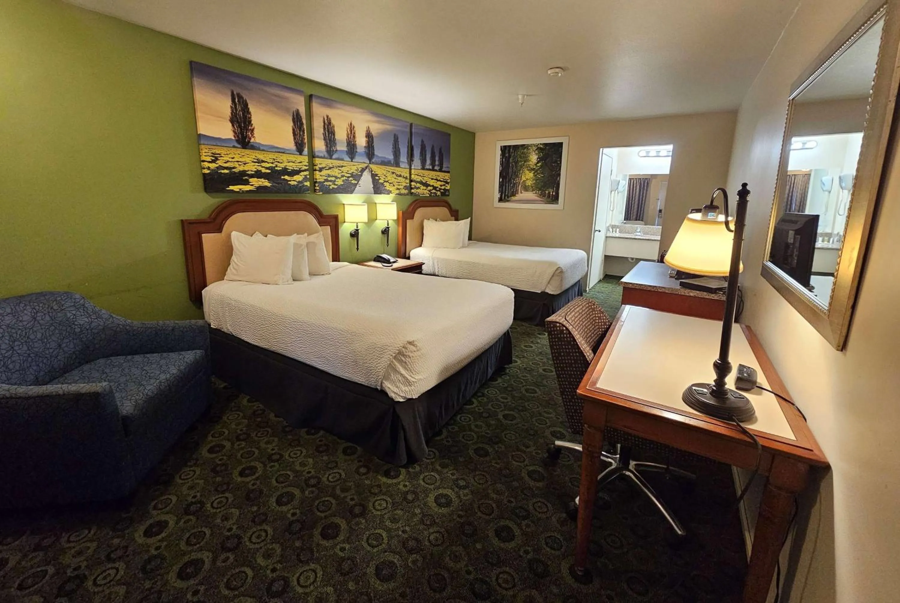 Photo of the whole room, Bed in Days Inn by Wyndham Westley