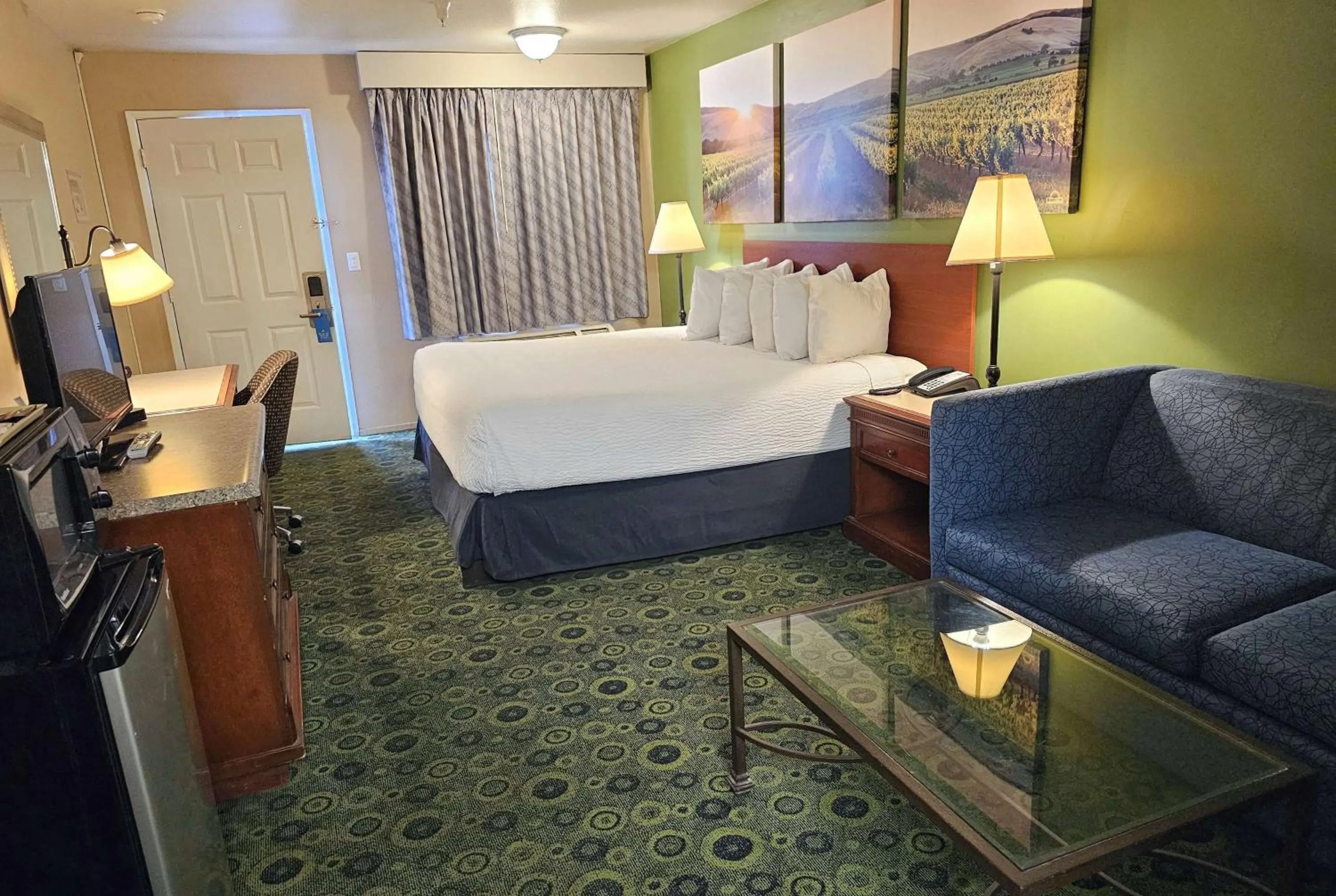 Photo of the whole room, Bed in Days Inn by Wyndham Westley