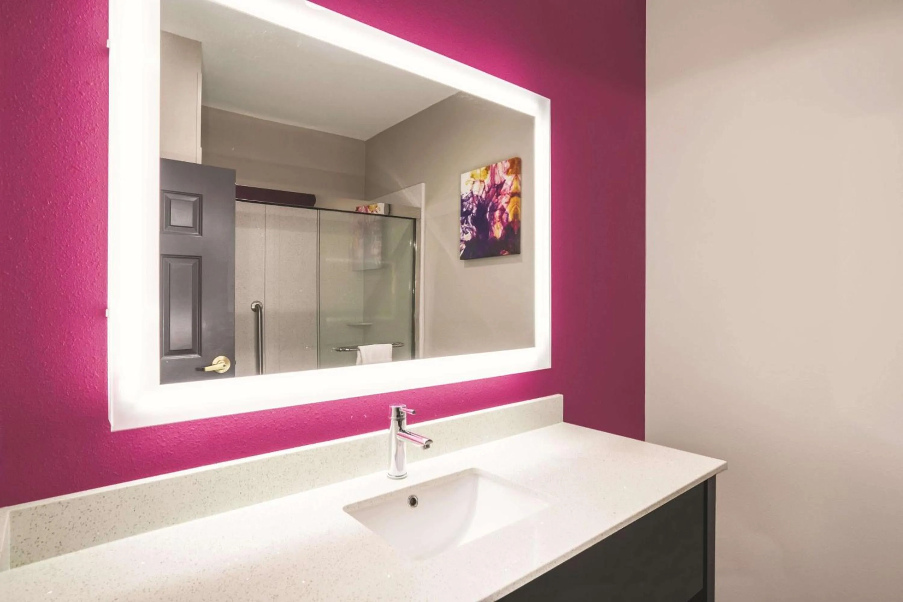 Photo of the whole room in La Quinta by Wyndham Chattanooga North - Hixson