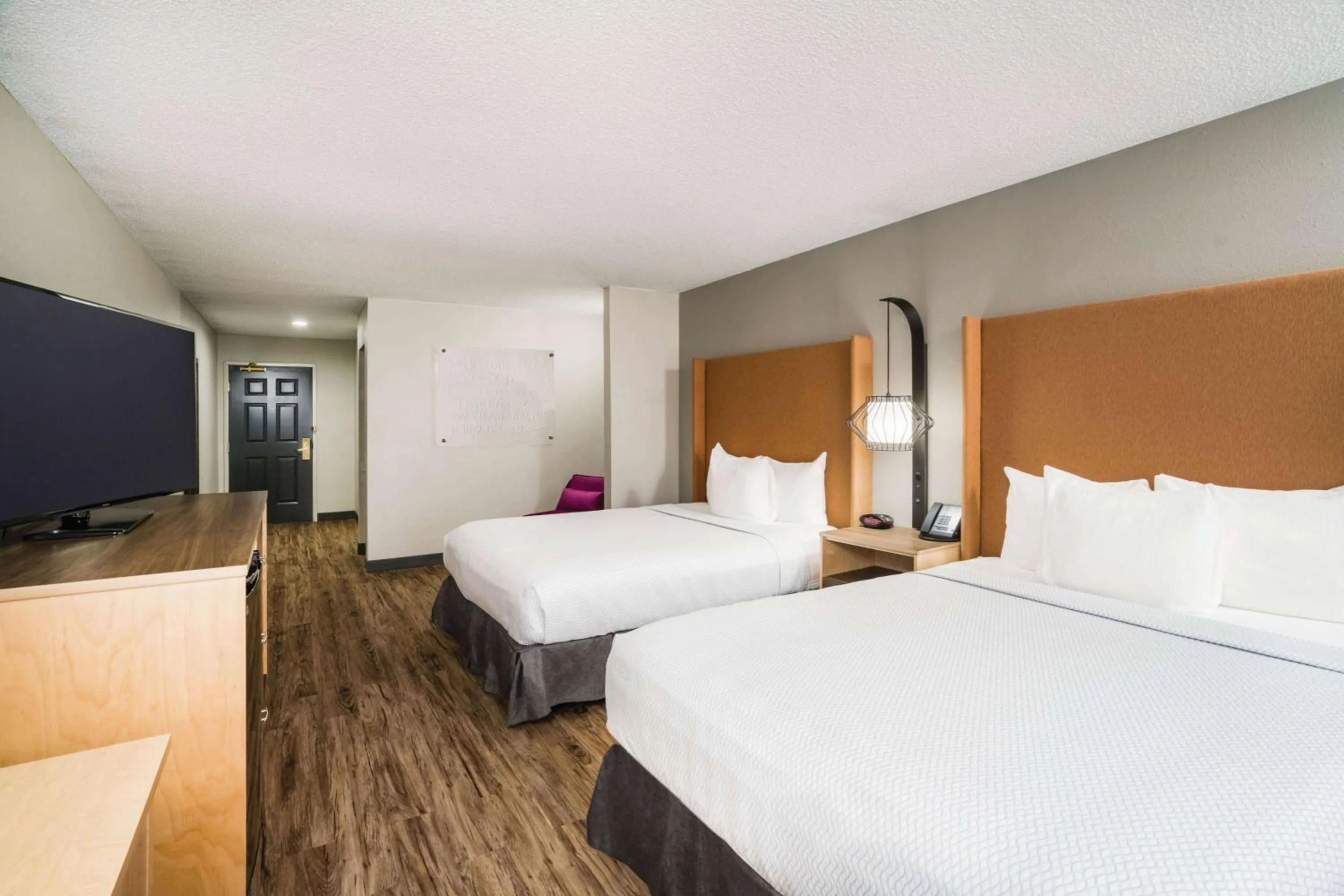 Photo of the whole room, Bed in La Quinta by Wyndham Chattanooga North - Hixson