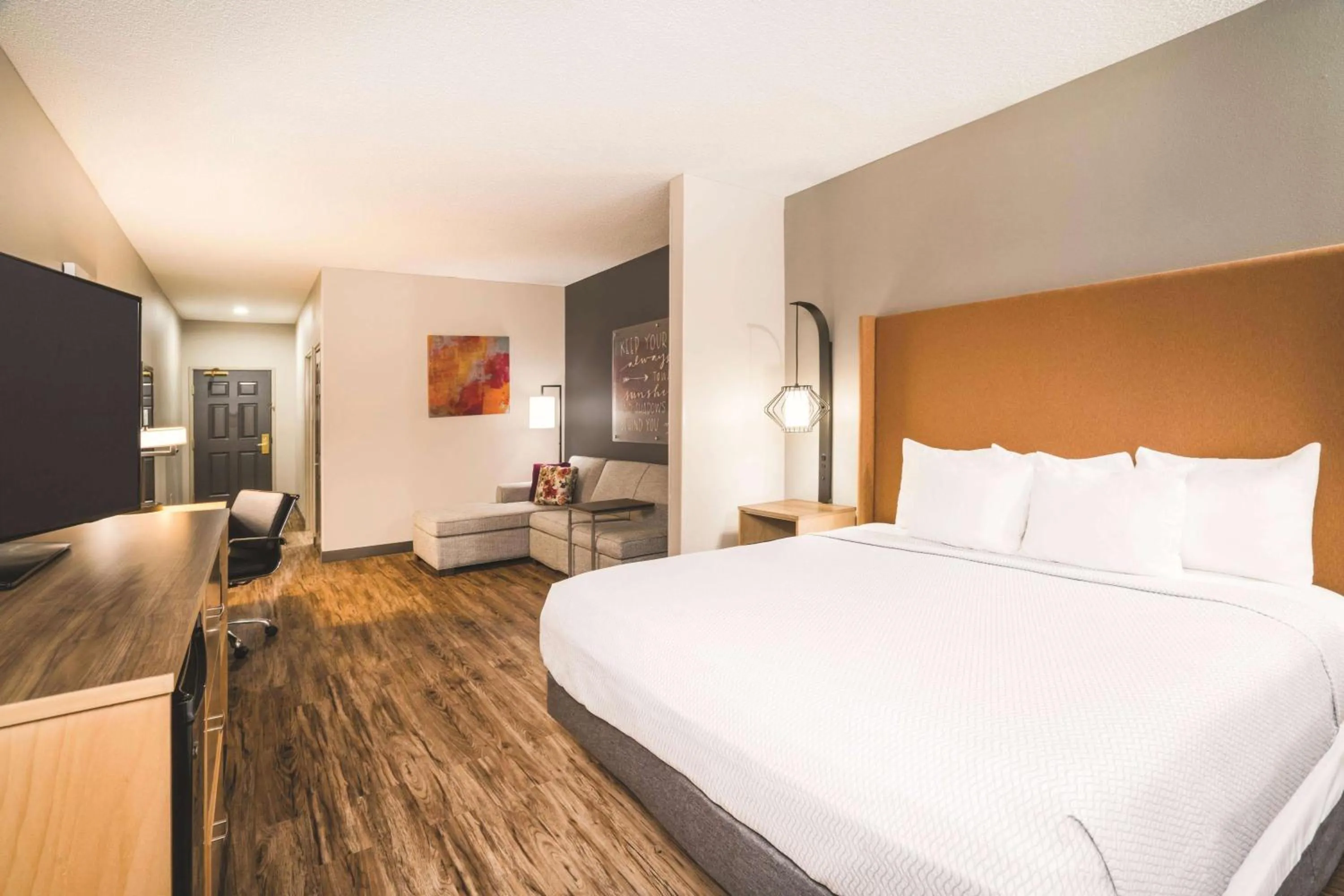 Photo of the whole room, Bed in La Quinta by Wyndham Chattanooga North - Hixson