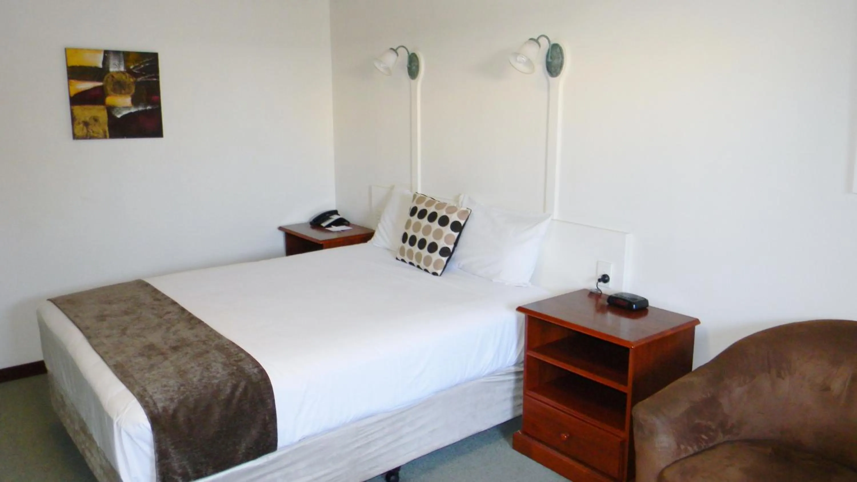 Photo of the whole room in Admiral Motel Bunbury