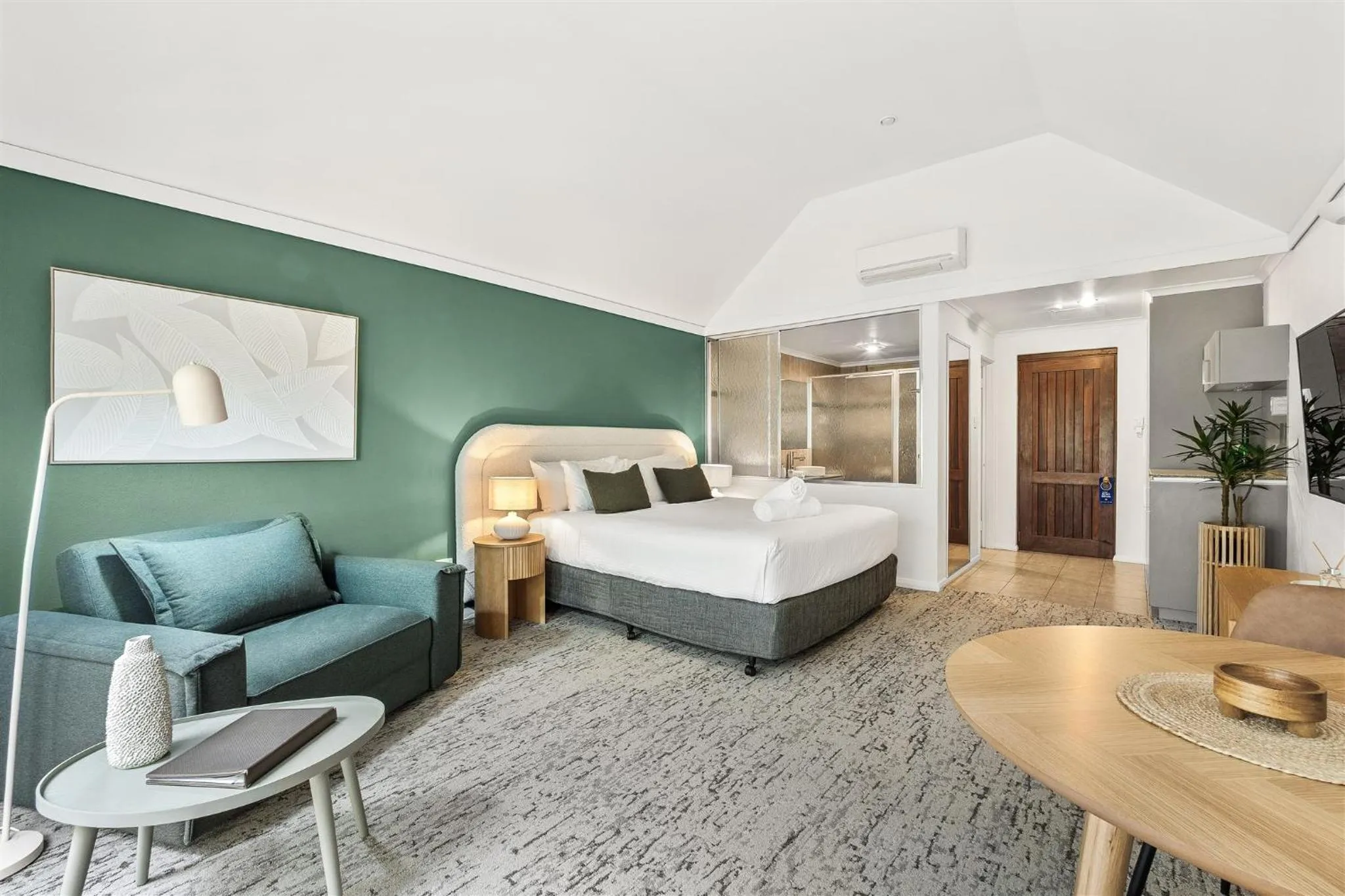 Bed in Heritage Trail Lodge