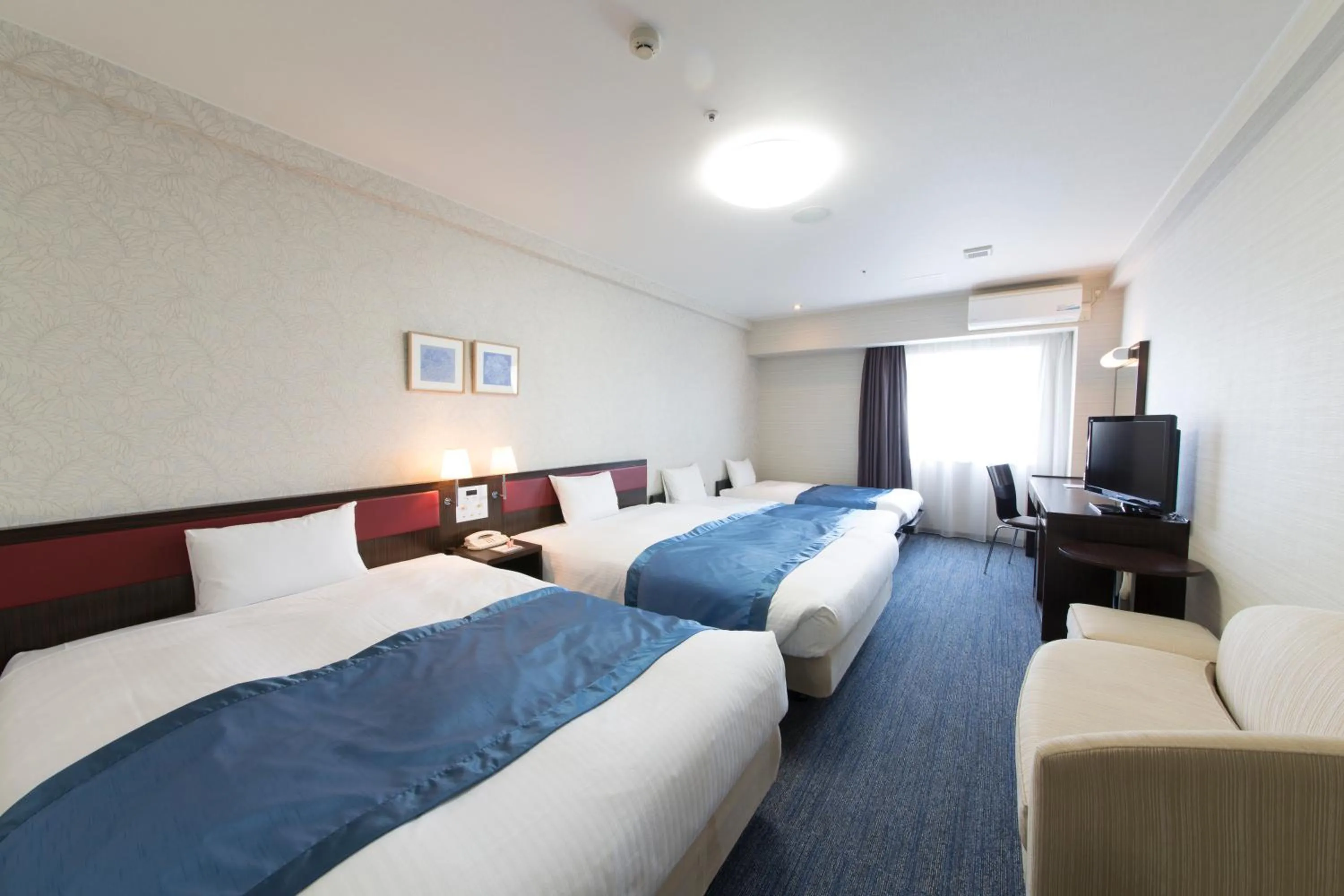 Photo of the whole room, Bed in Hotel Hokke Club Shonan Fujisawa