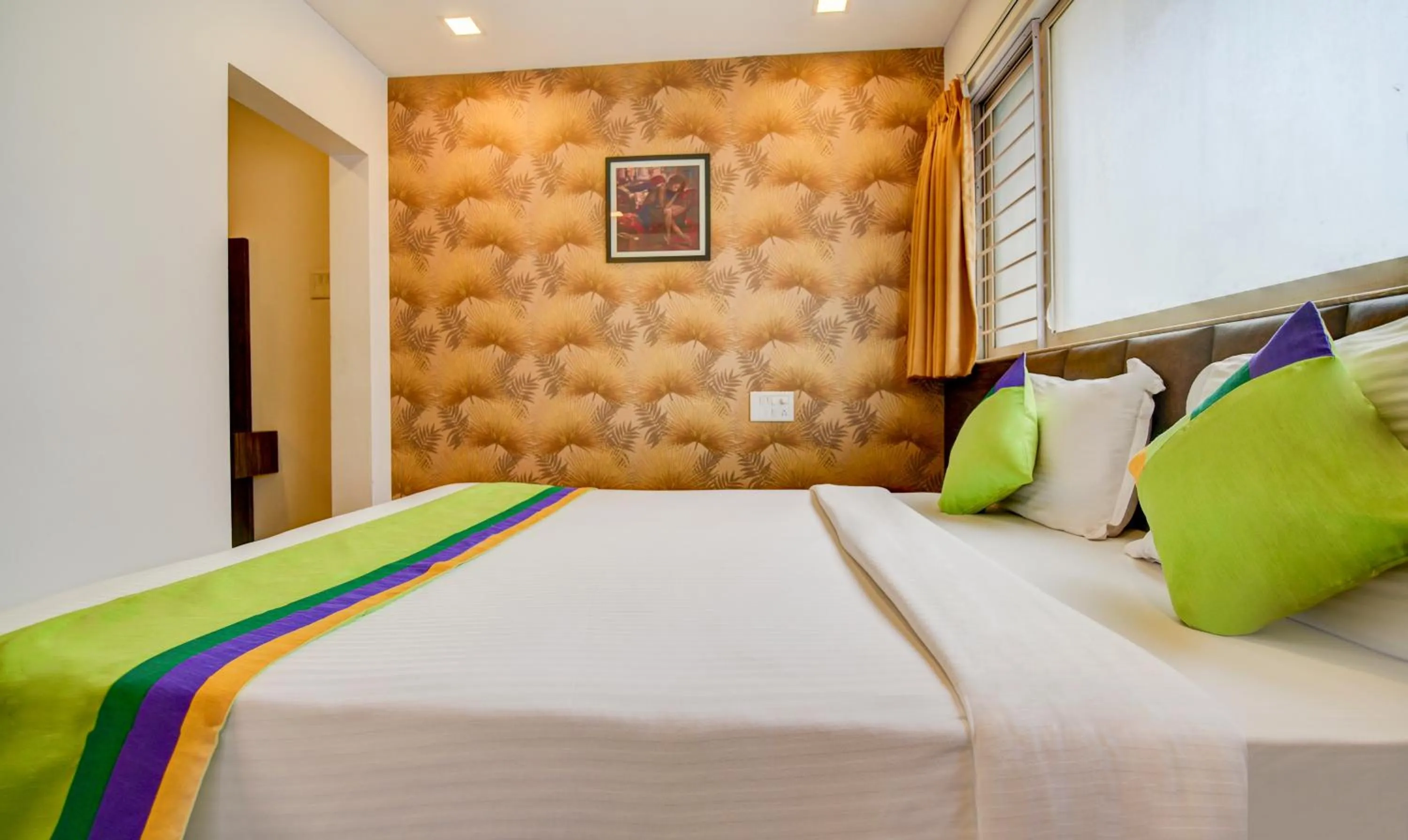 Bed in Treebo Kuval Inn