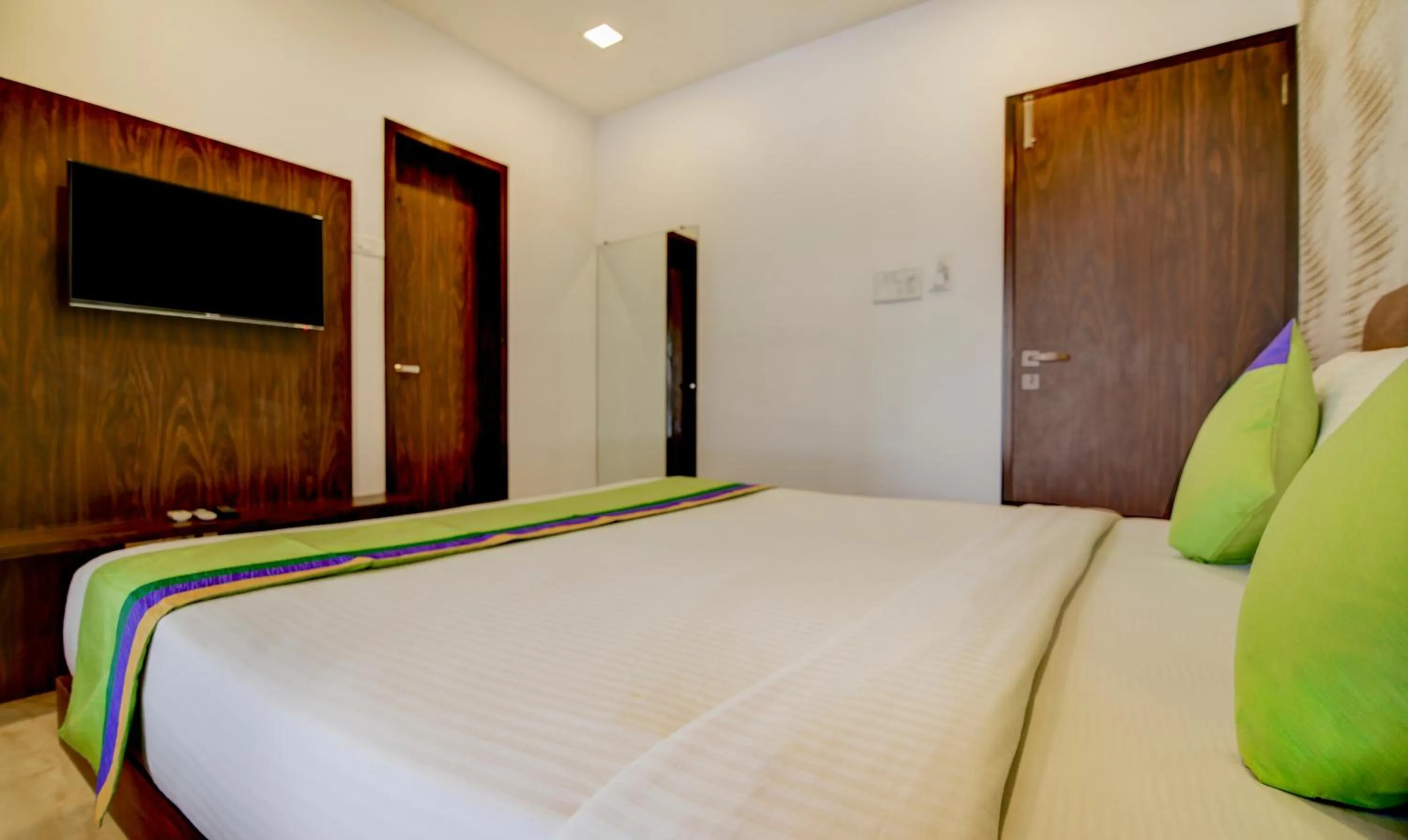 Bed in Treebo Kuval Inn