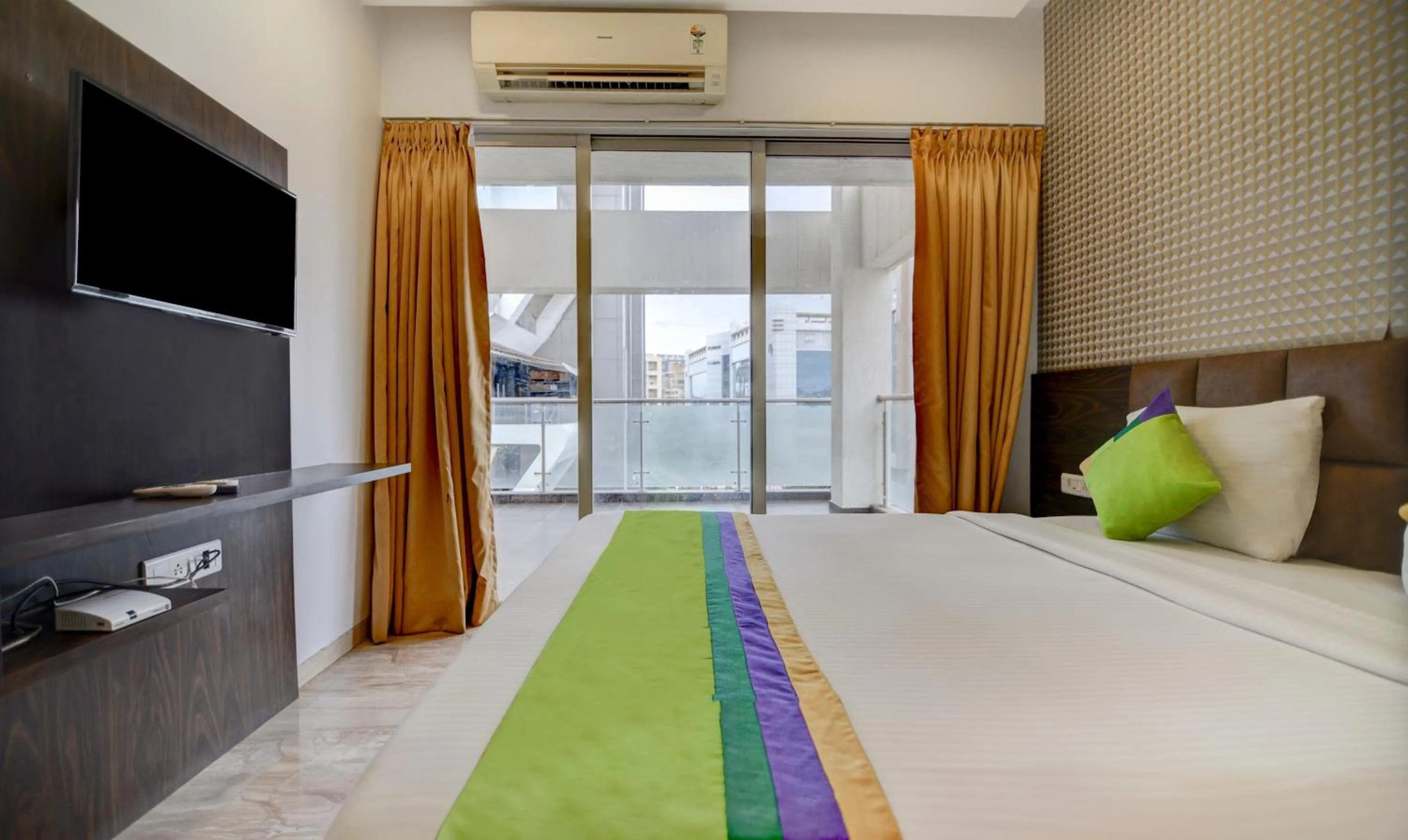 Bed in Treebo Kuval Inn