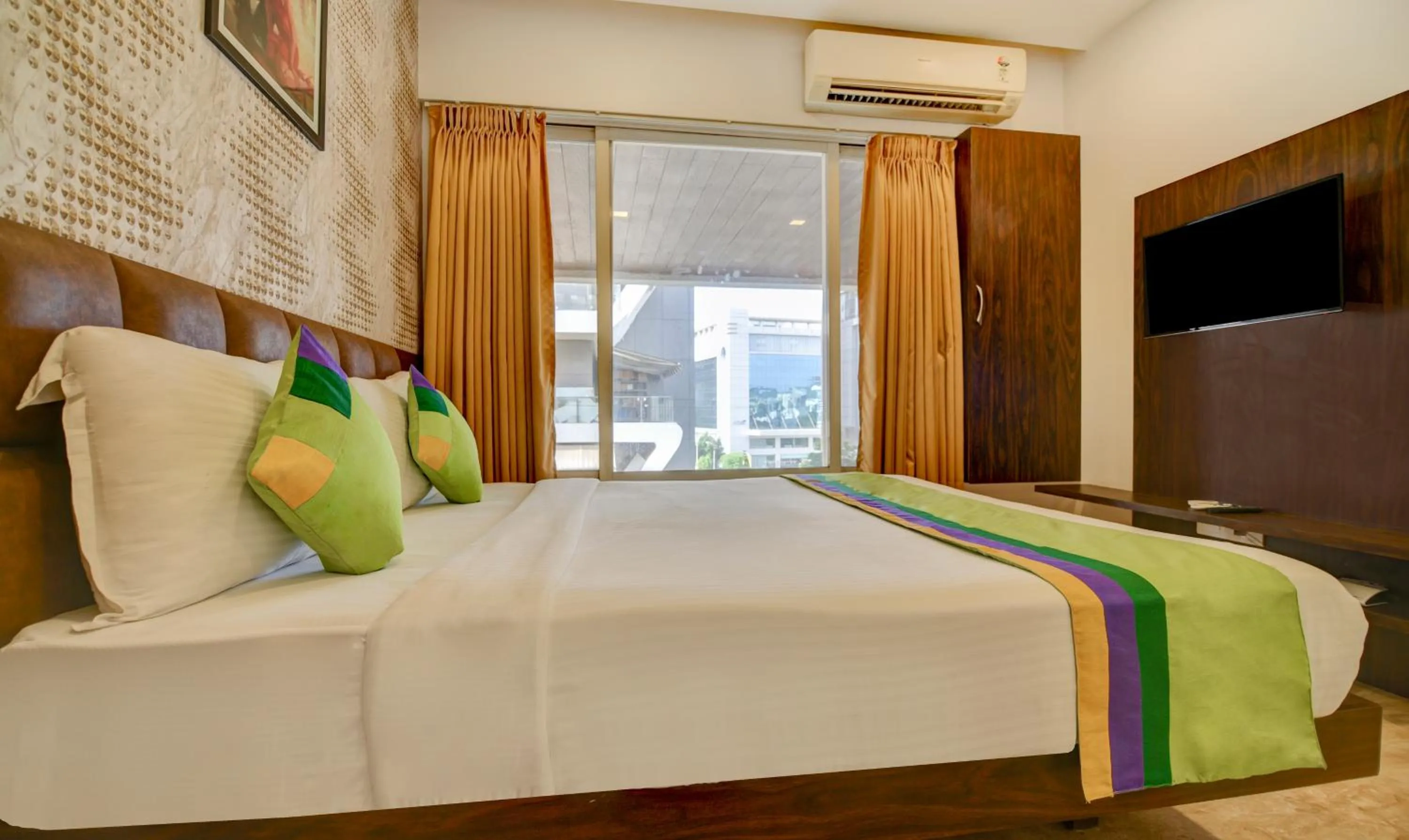 Bed in Treebo Kuval Inn