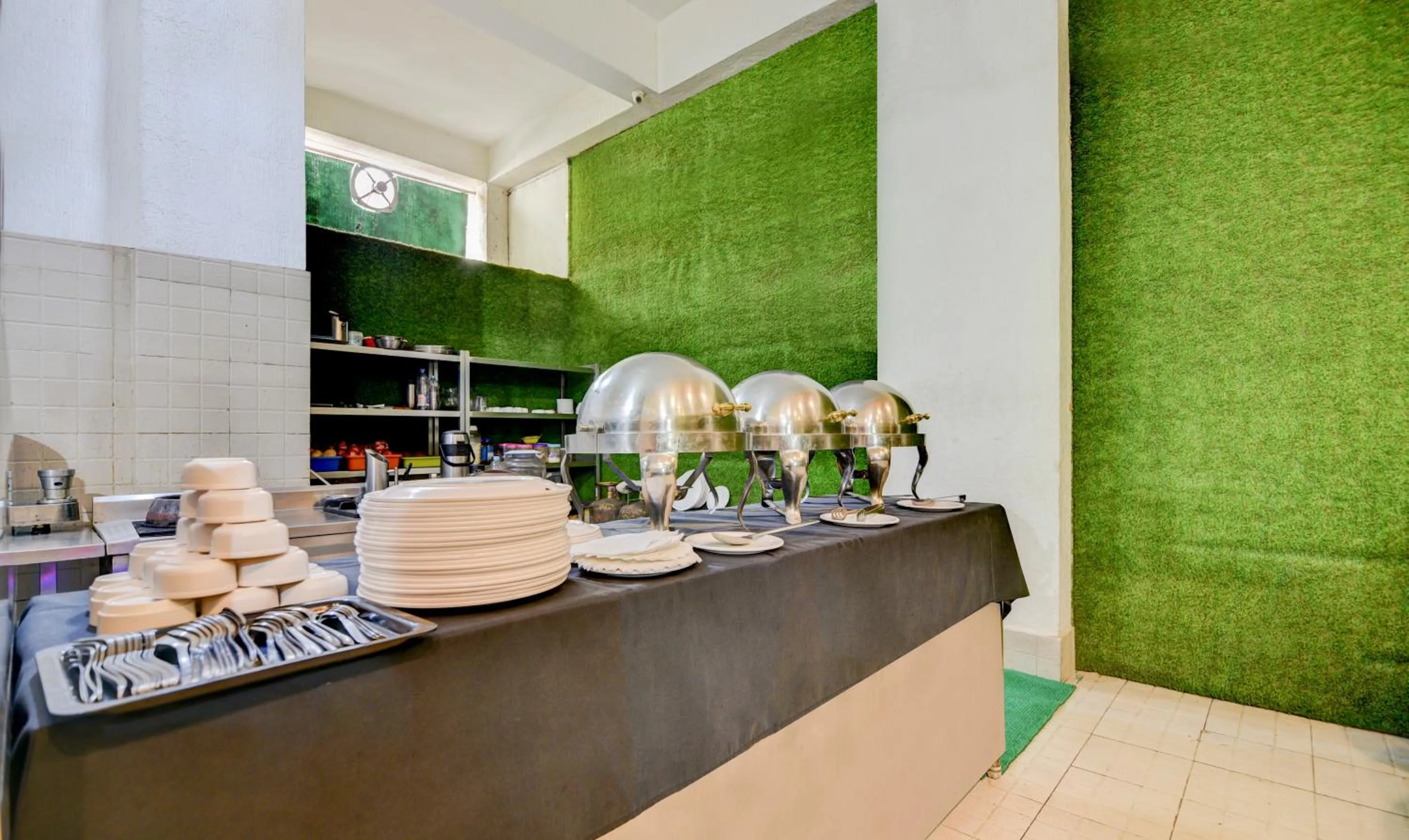 Restaurant/places to eat in Treebo Kuval Inn