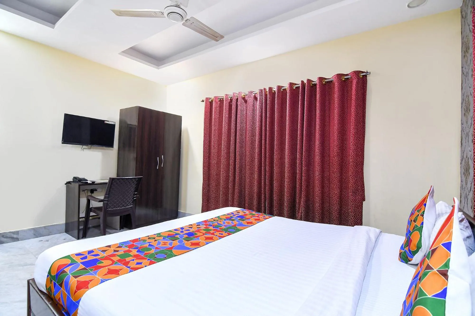 Bed in FabHotel Saltlake Palace - Nr Anandlok Hospital