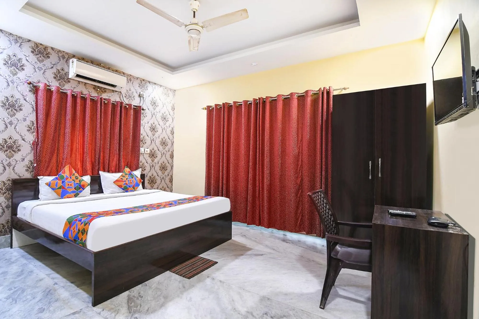 Bed in FabHotel Saltlake Palace - Nr Anandlok Hospital