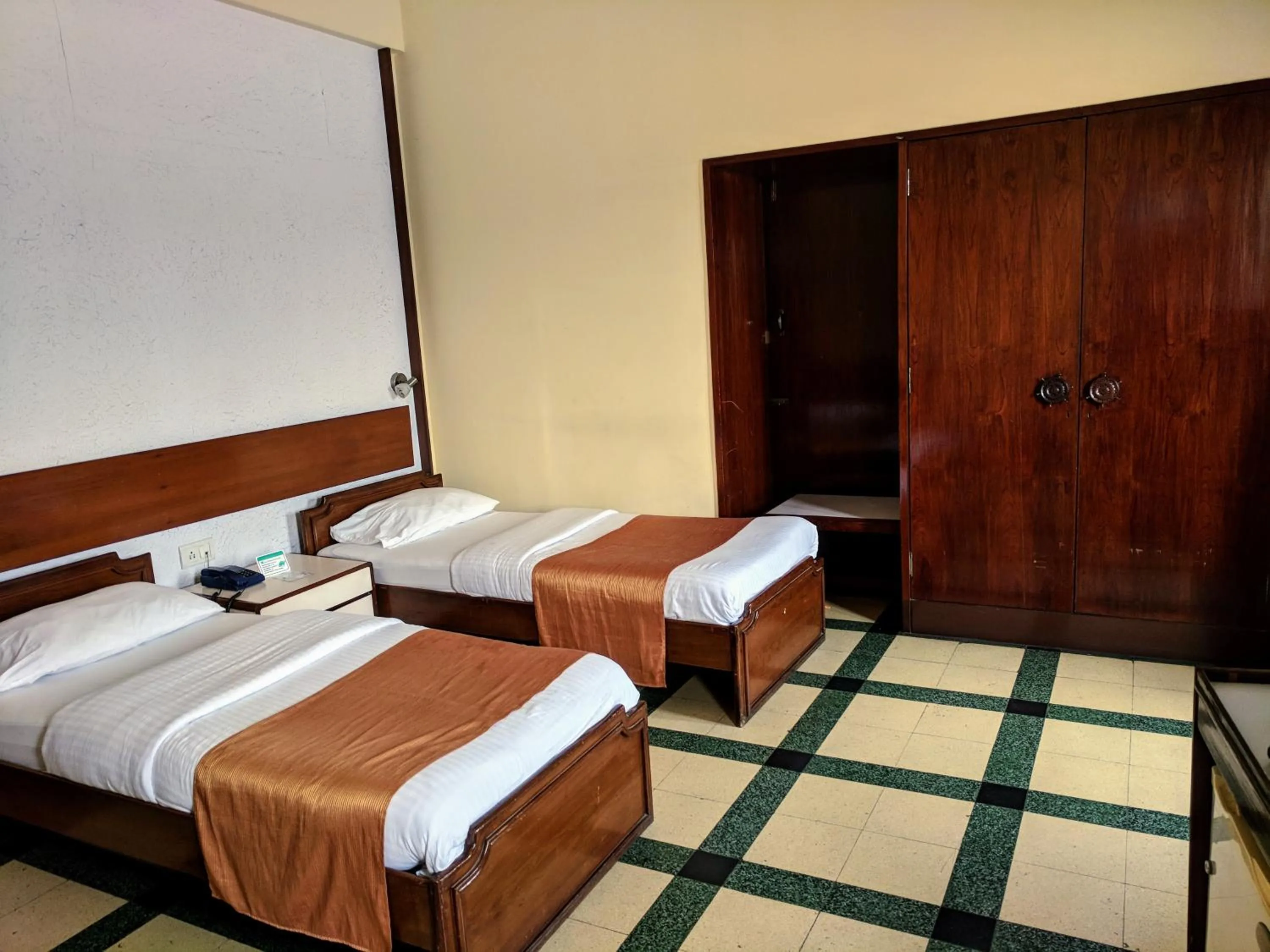 Photo of the whole room, Bed in Sea Green South Hotel