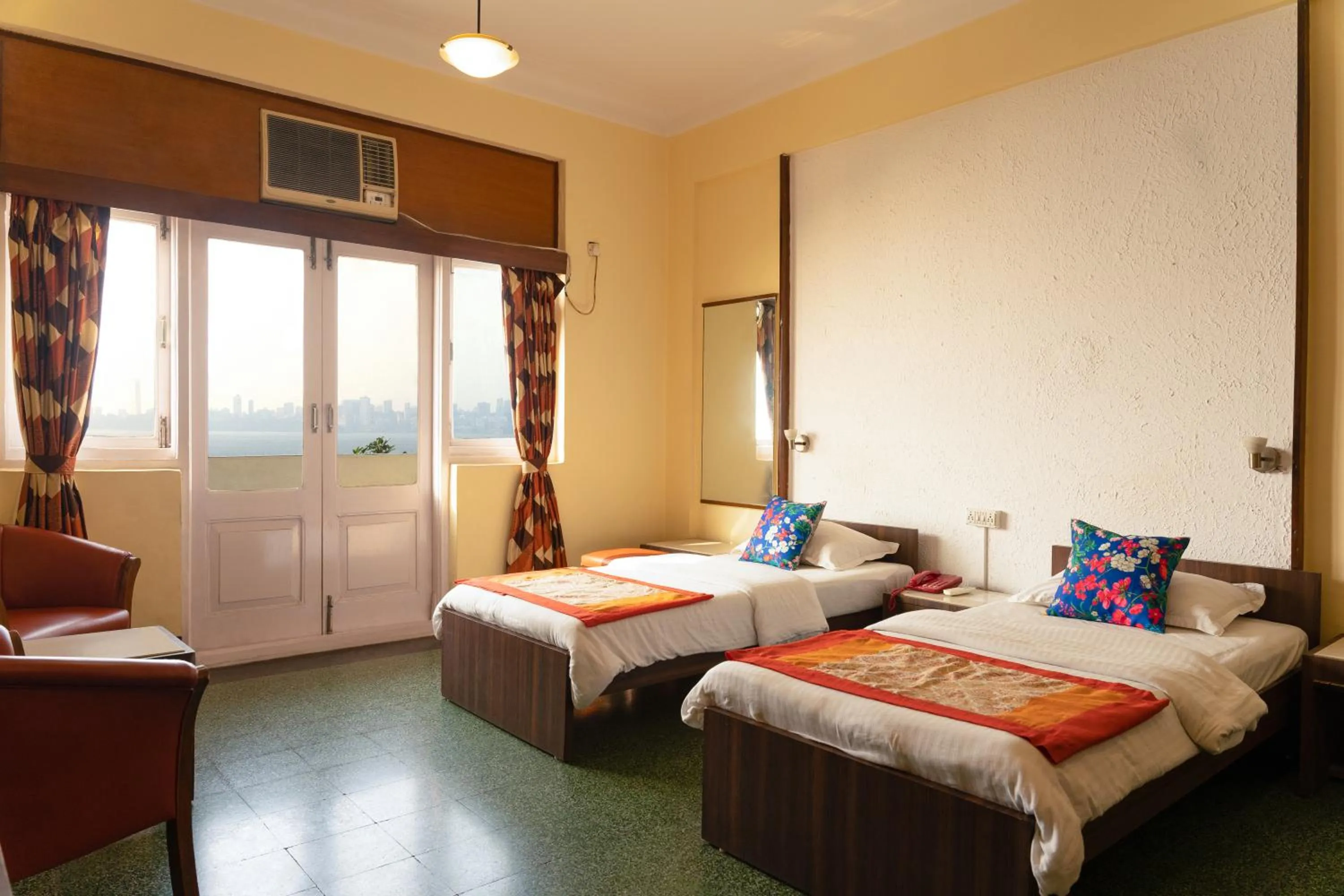 Photo of the whole room, Bed in Sea Green South Hotel