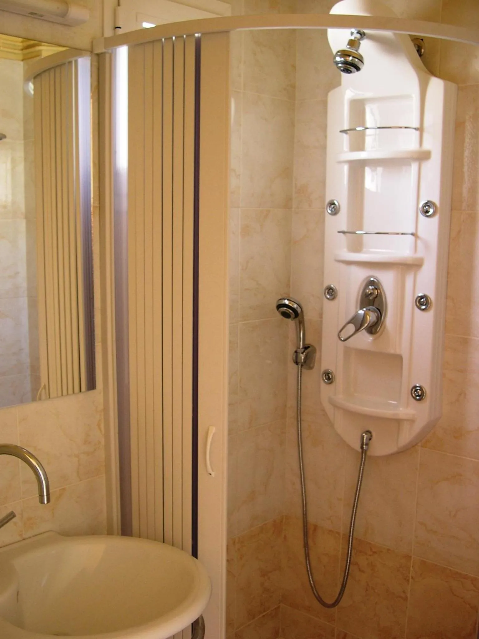 Shower in Hotel Segas