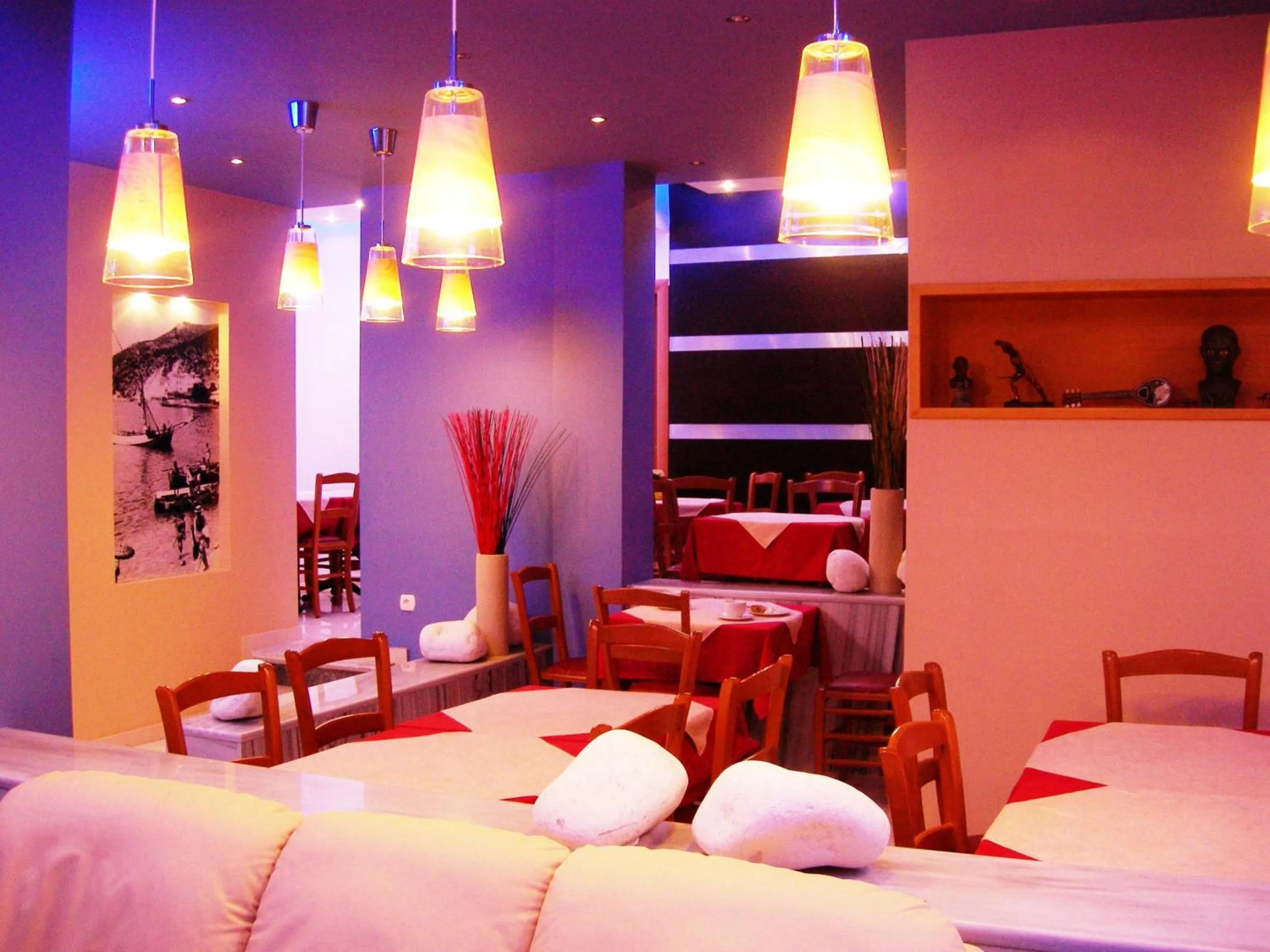 Restaurant/places to eat, Bed in Hotel Segas