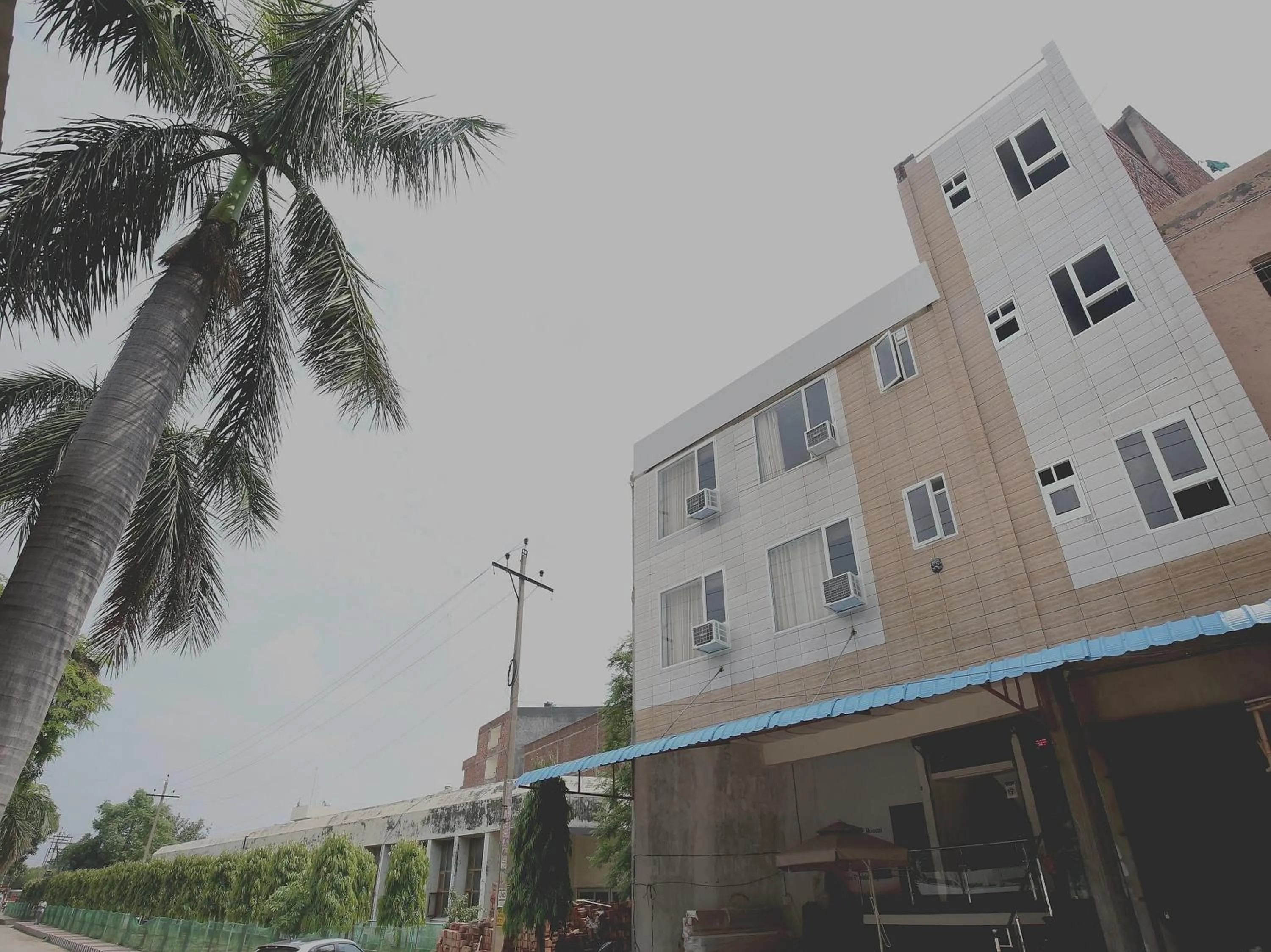 Facade/entrance in Collection O Gold Star