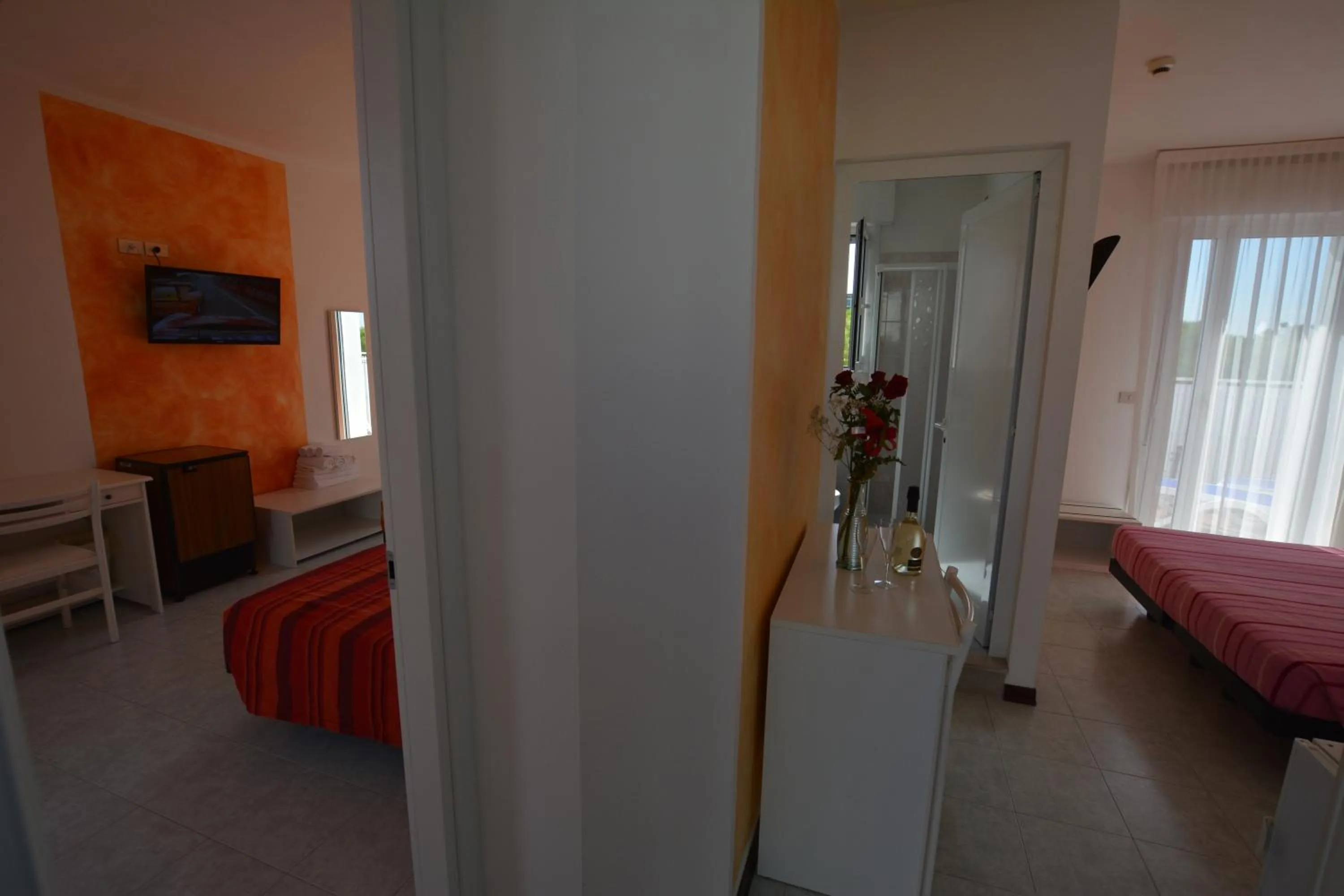 TV and multimedia, Bed in Hotel Nuova Graziosa