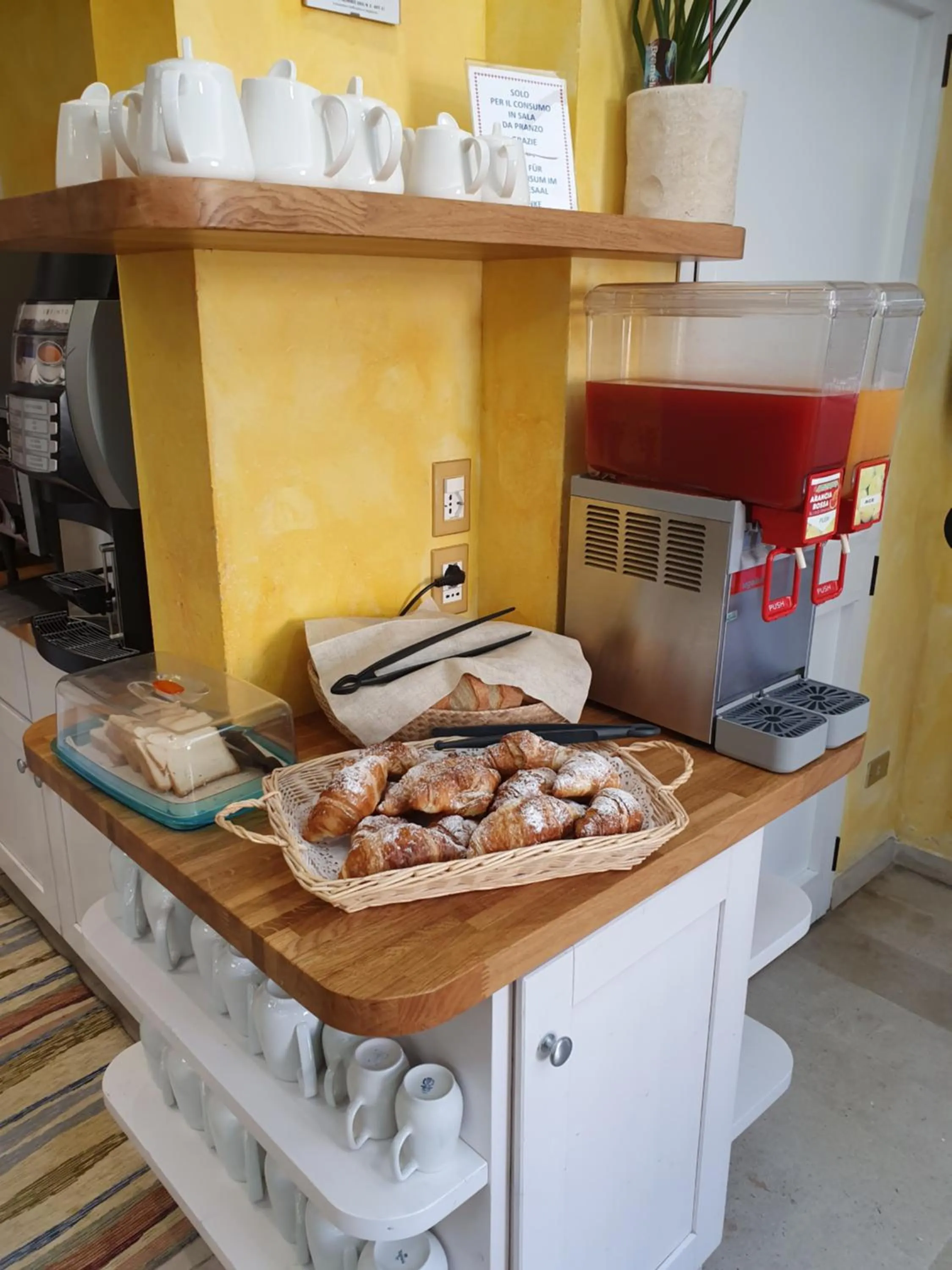 Food and drinks in Hotel Nuova Graziosa