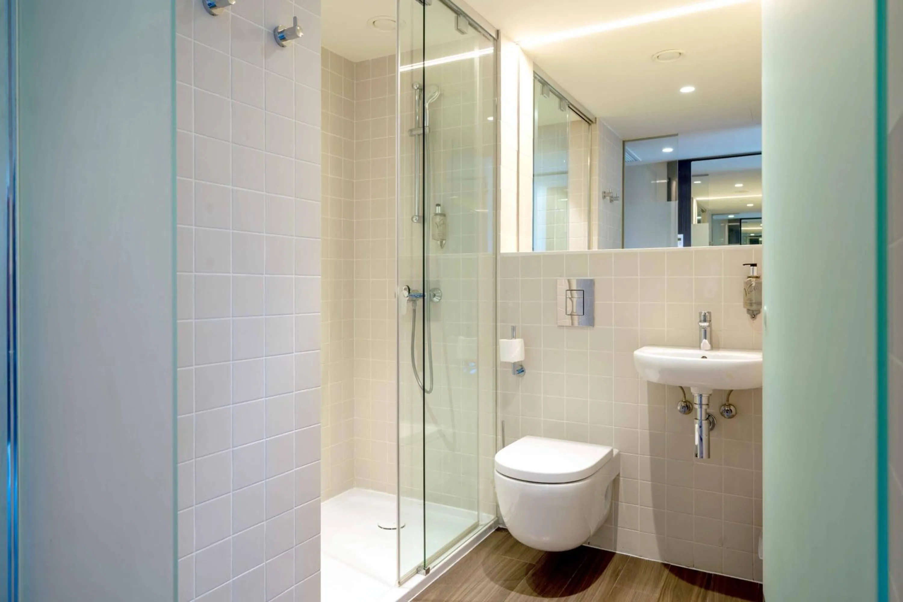 Shower in easyHotel Barcelona Fira