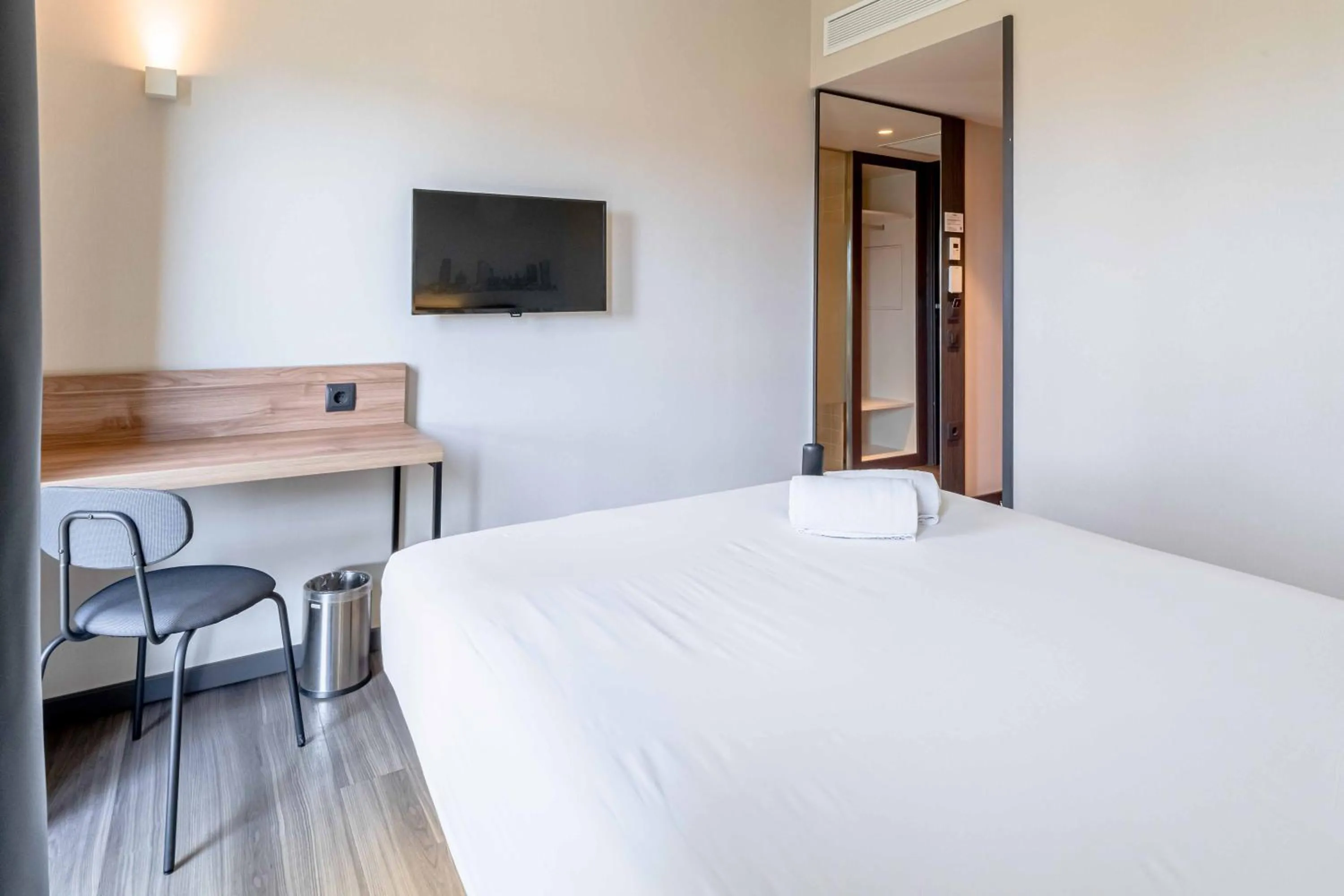 Bed in easyHotel Barcelona Fira