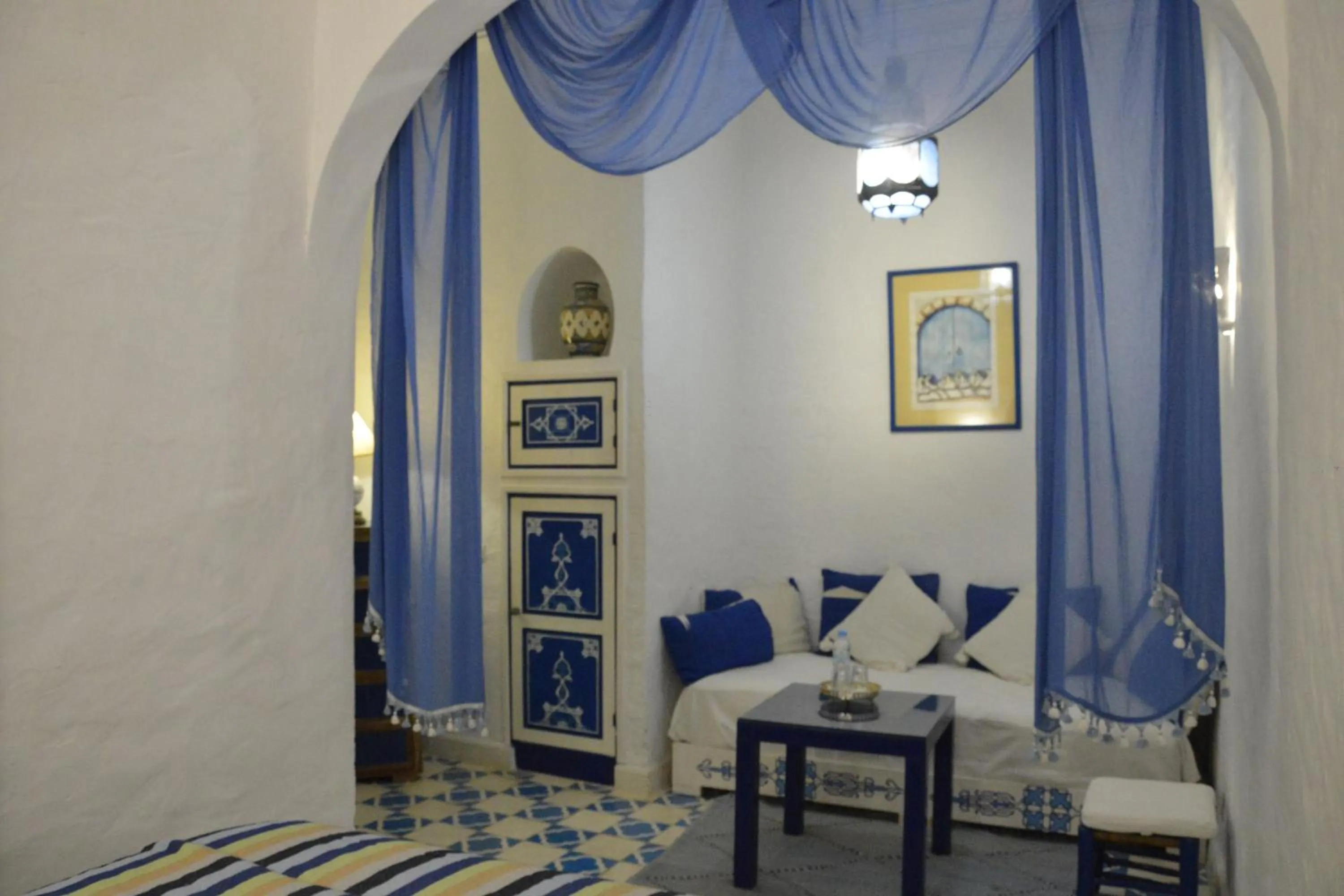 Photo of the whole room, Bed in Dar Loulema