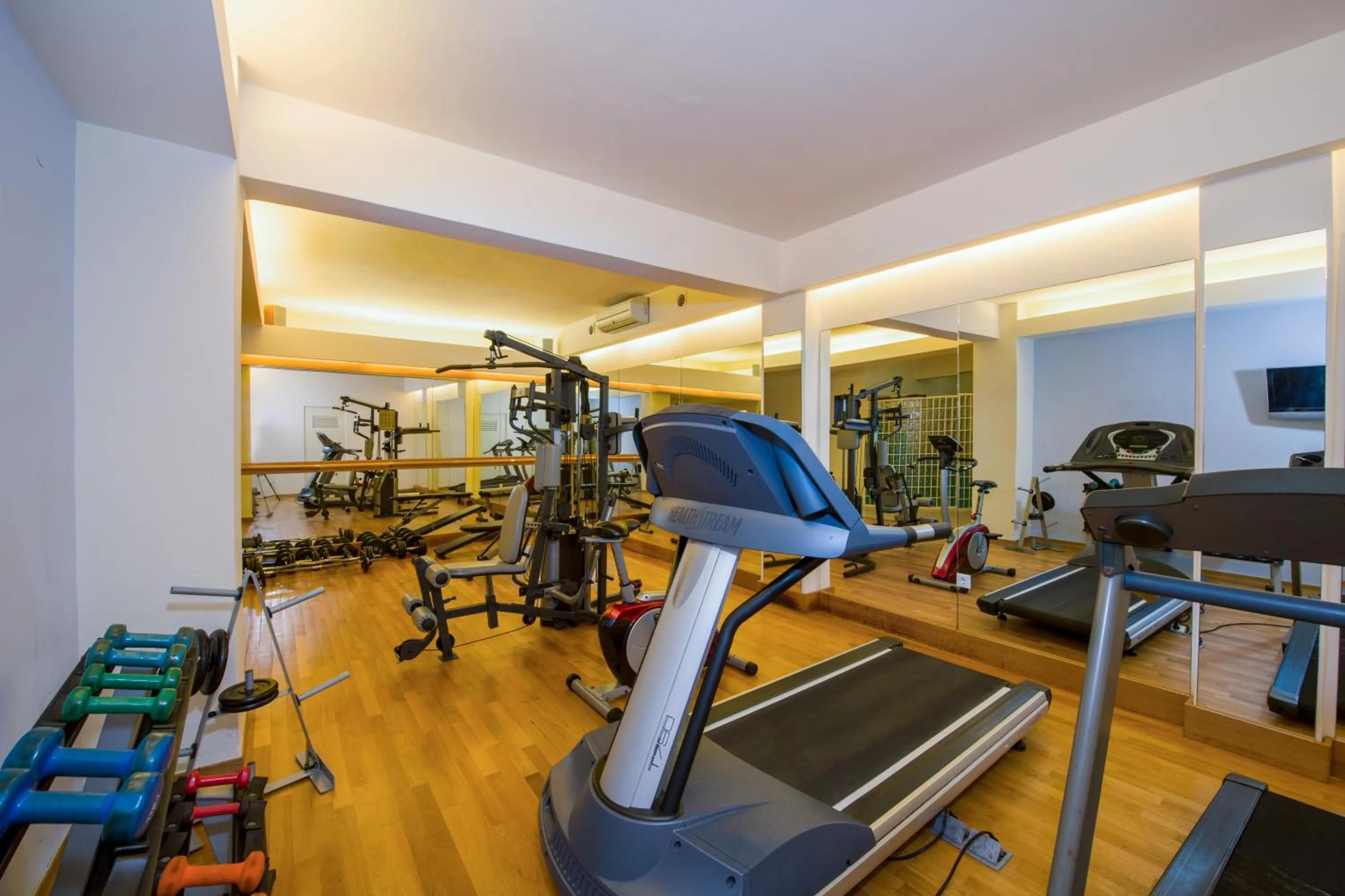Fitness centre/facilities in Toxo Hotel