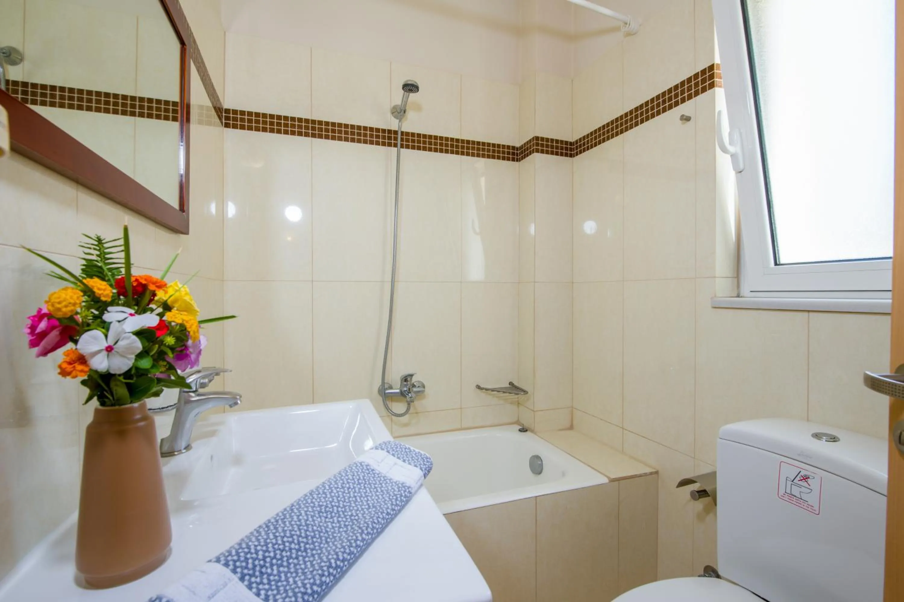 Bathroom, Bed in Toxo Hotel