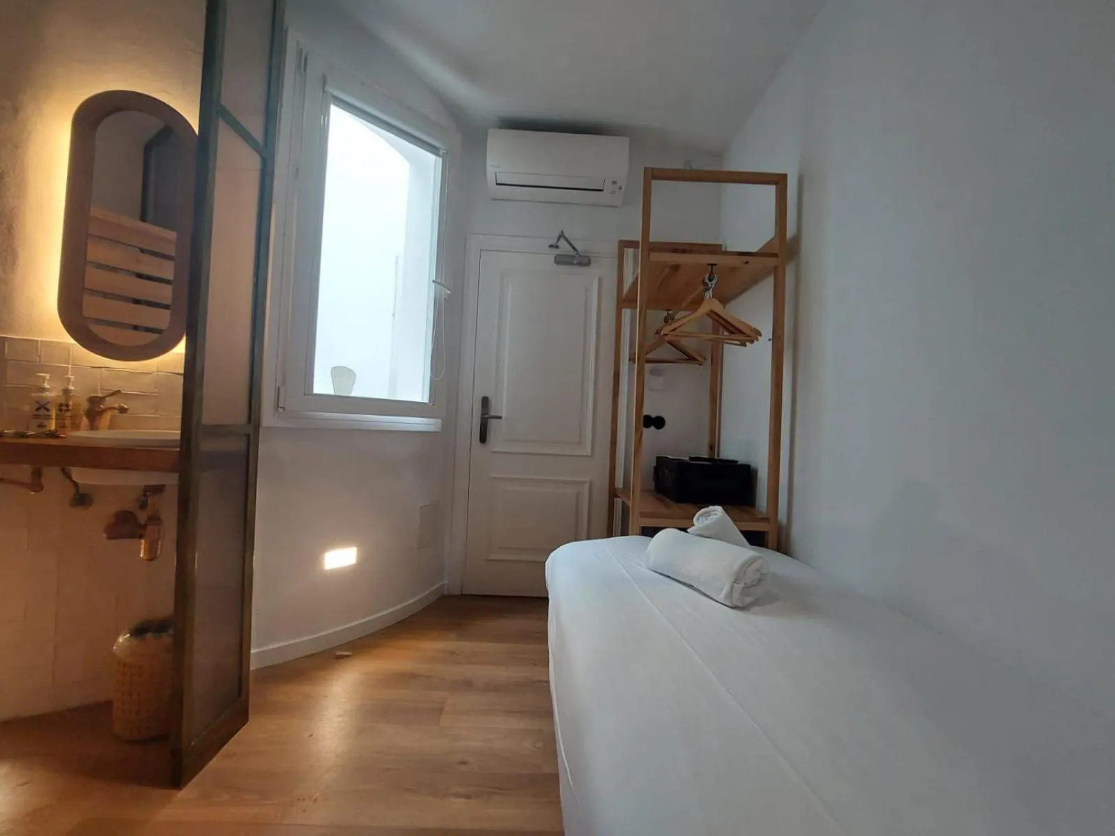 Photo of the whole room, Bed in Nao Catedral Boutique Hotel