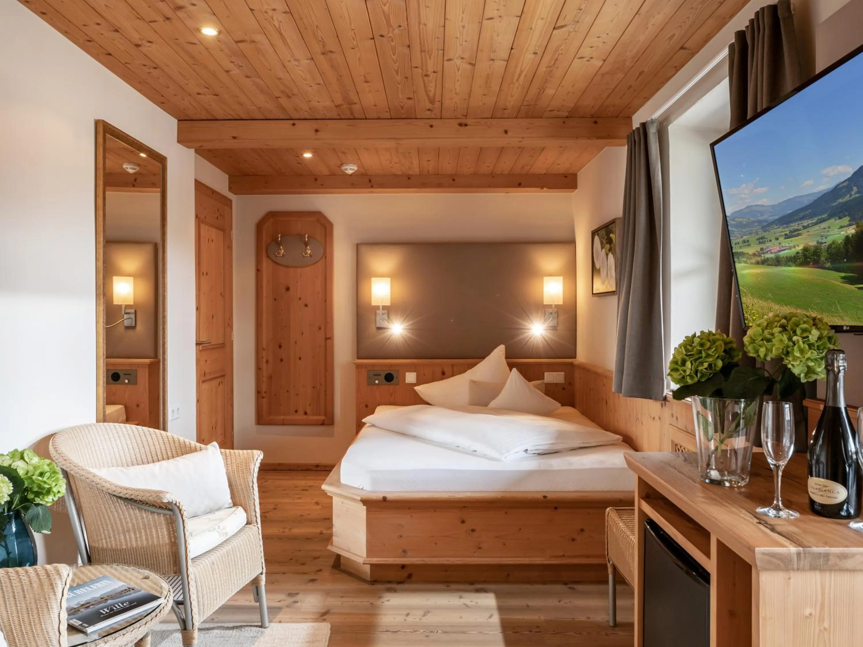 Photo of the whole room, Bed in Alpen Glück Hotel Villa Lisa garni