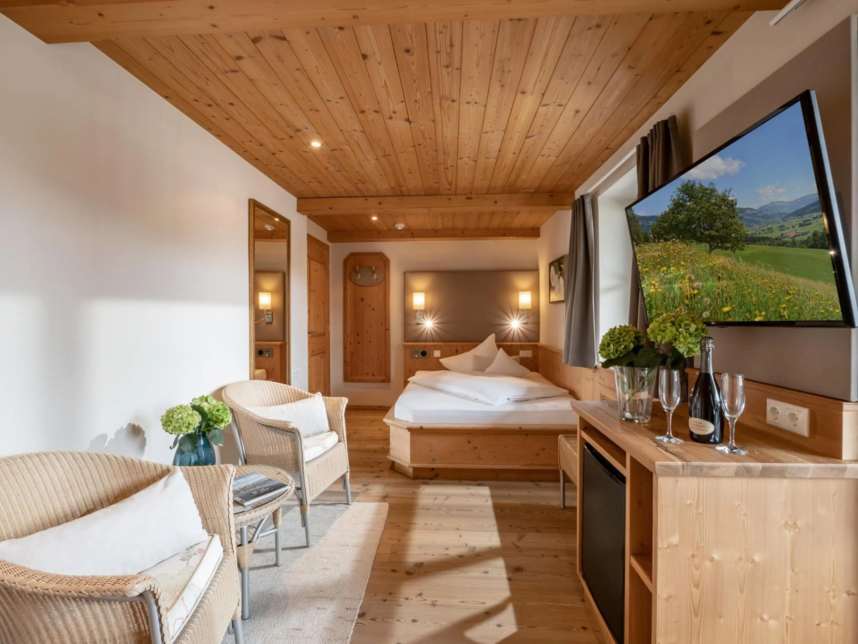 Photo of the whole room, Bed in Alpen Glück Hotel Villa Lisa garni