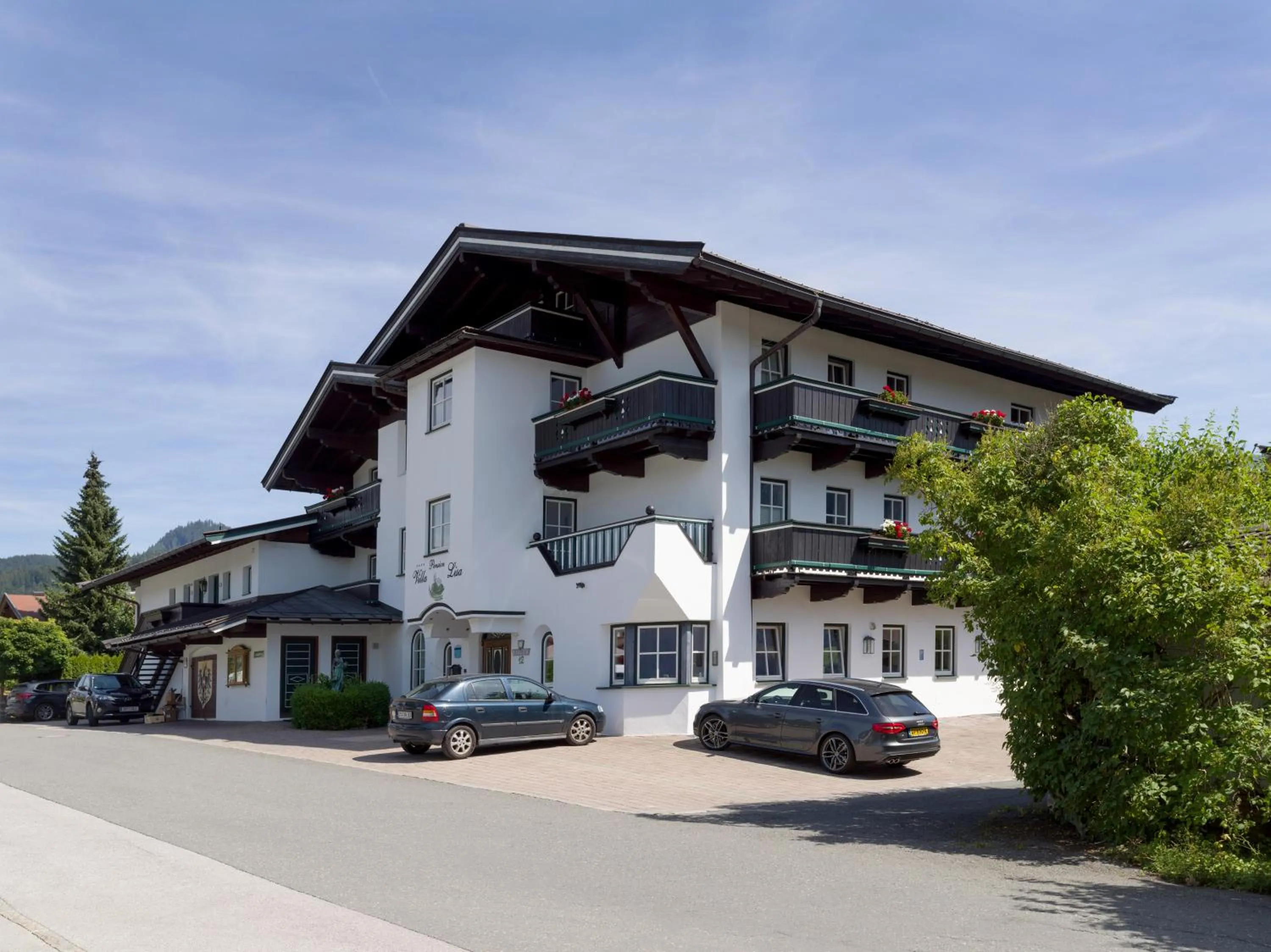 Property building in Alpen Glück Hotel Villa Lisa garni