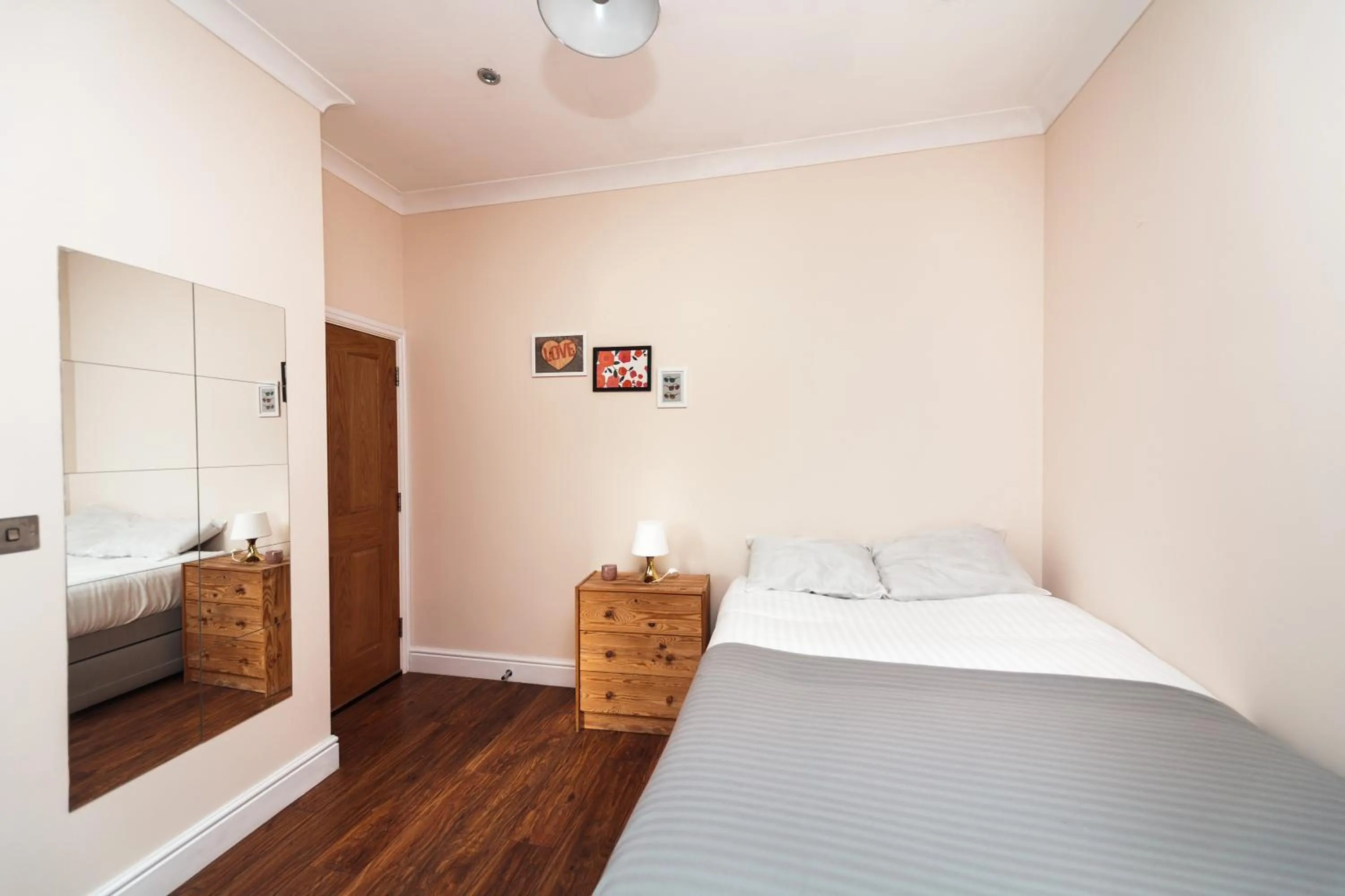 Bed in Private en-suite Room @ Liverpool street, Brick Ln
